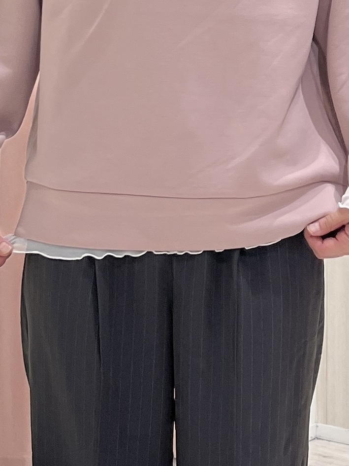 まつみさんの「SHOO･LA･RUE｜【S-LL/体型カバー】もちさらなめらかタッチ 抜き襟風トップス」を使ったコーディネート