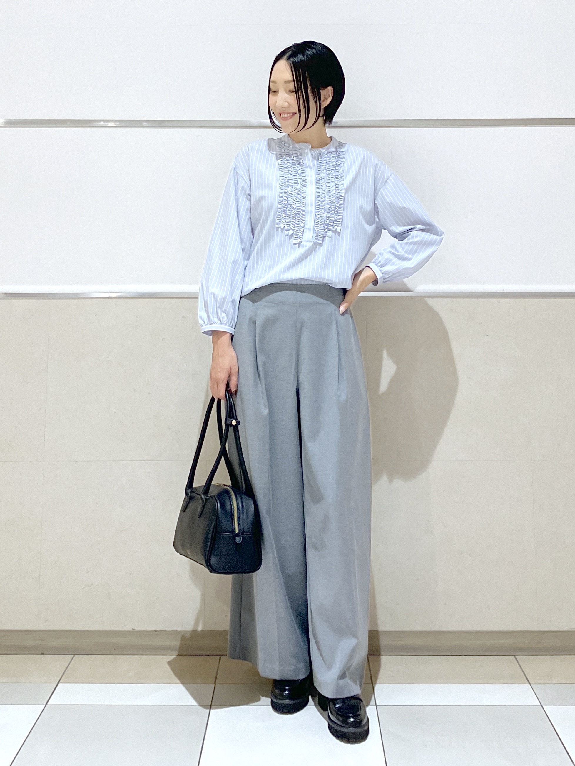 eriko さんの「Dessin｜【洗える/7色展開/XS-L】フロントフリルブラウス」を使ったコーディネート