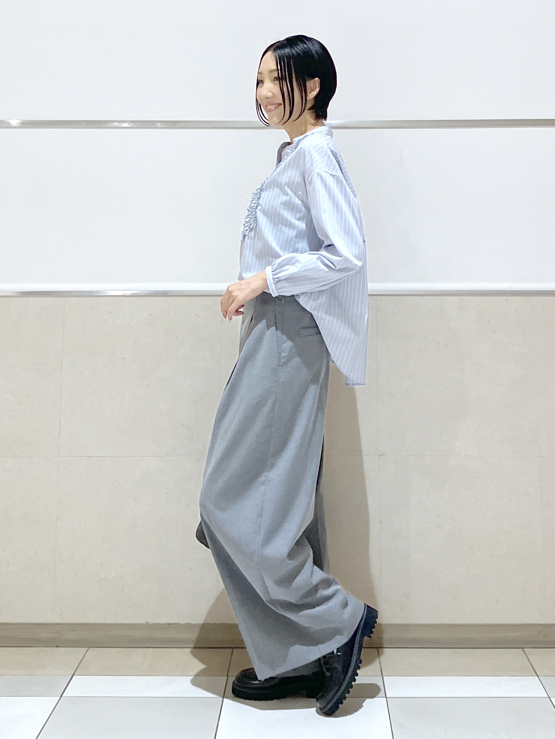 eriko さんの「Dessin｜【洗える/7色展開/XS-L】フロントフリルブラウス」を使ったコーディネート