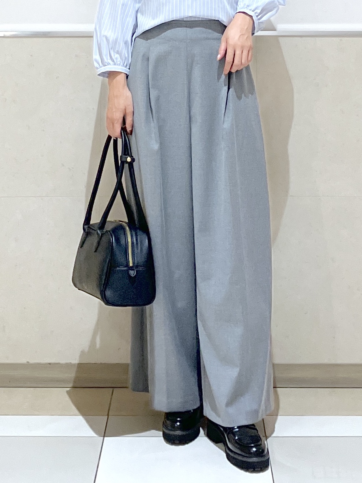 eriko さんの「Dessin｜【洗える/7色展開/XS-L】フロントフリルブラウス」を使ったコーディネート