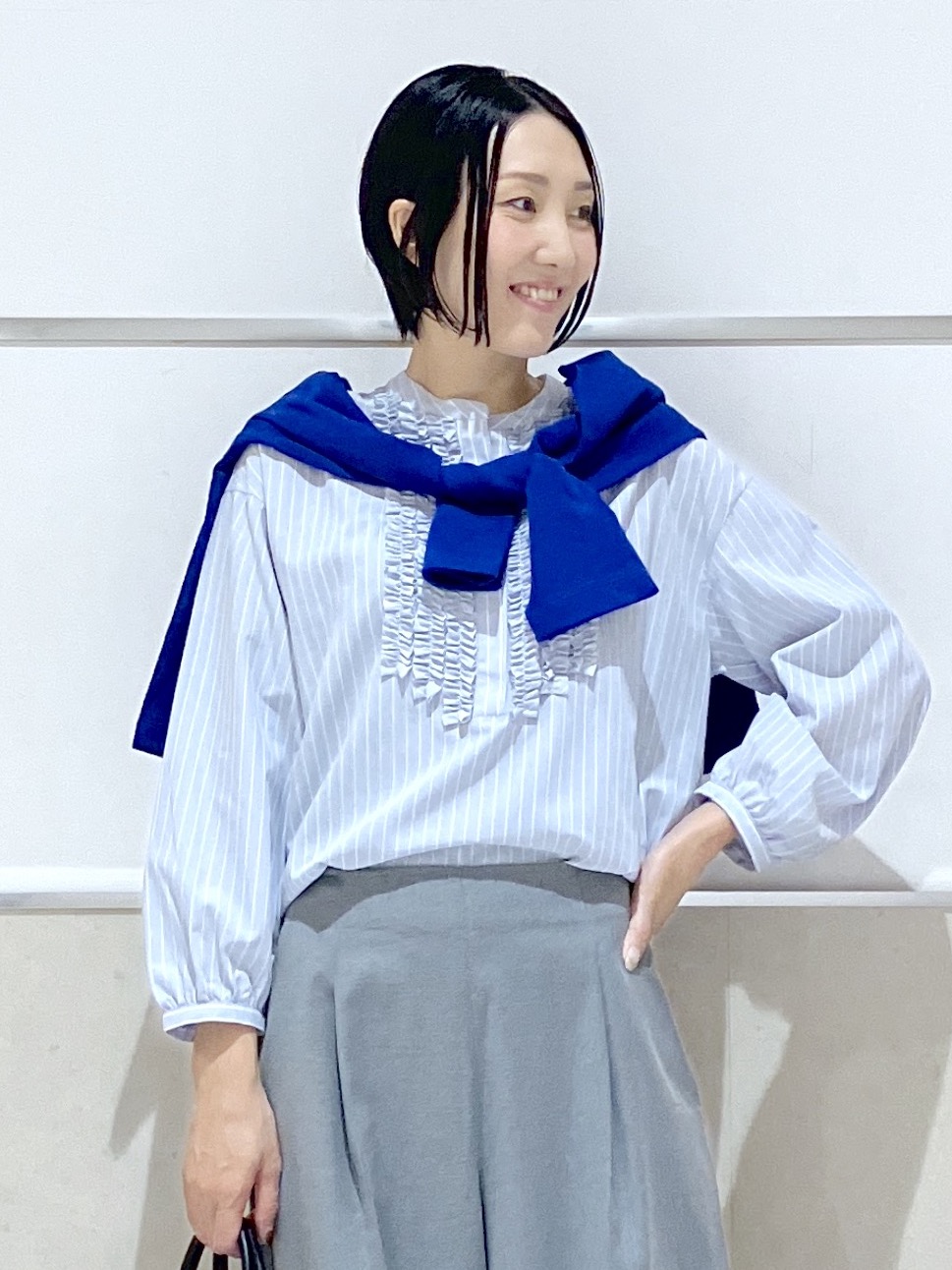 eriko さんの「Dessin｜【高レビュー/洗える/7色展開】フロントフリルブラウス」を使ったコーディネート