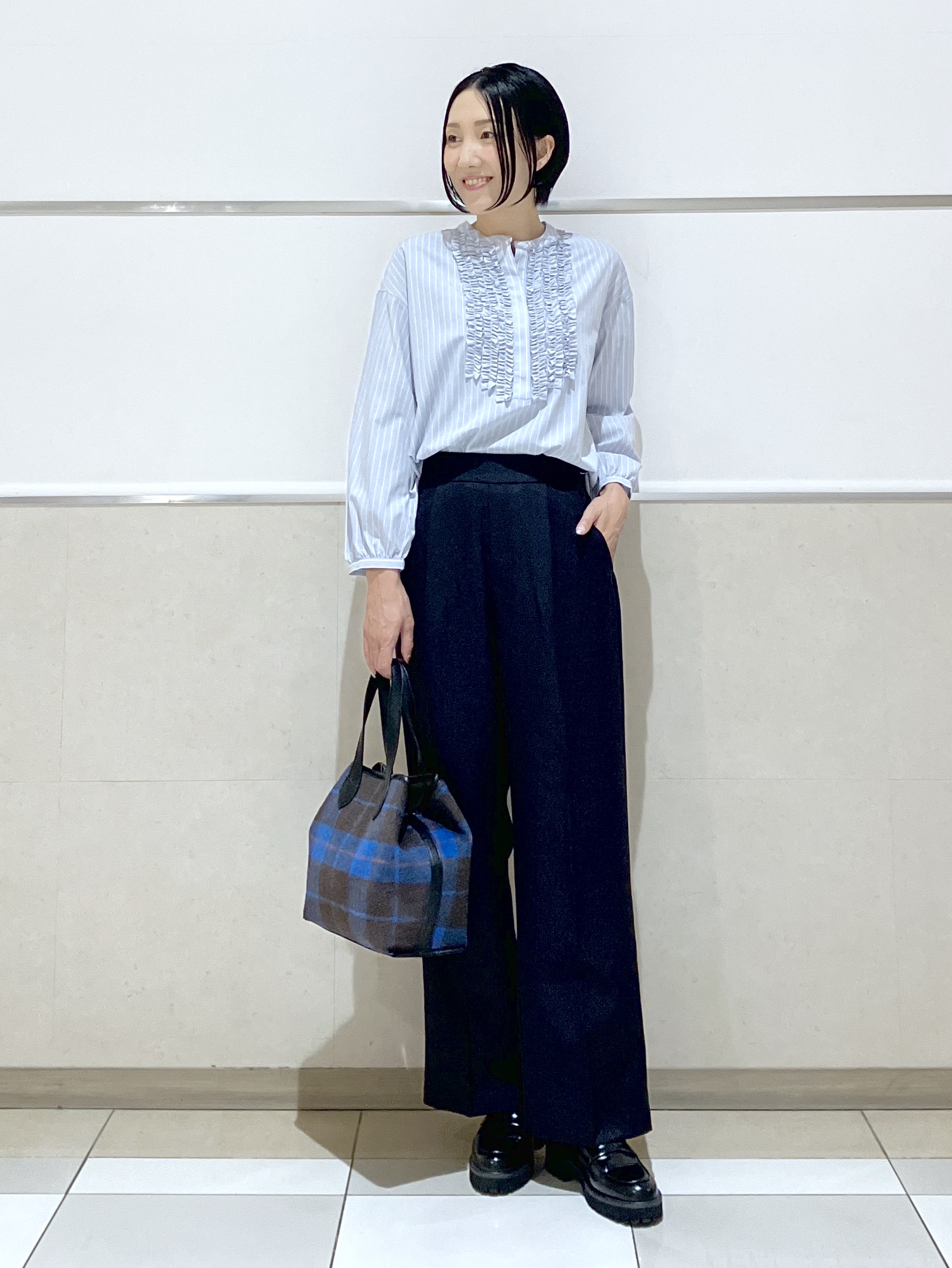 eriko さんの「Dessin｜【洗える/7色展開/XS-L】フロントフリルブラウス」を使ったコーディネート