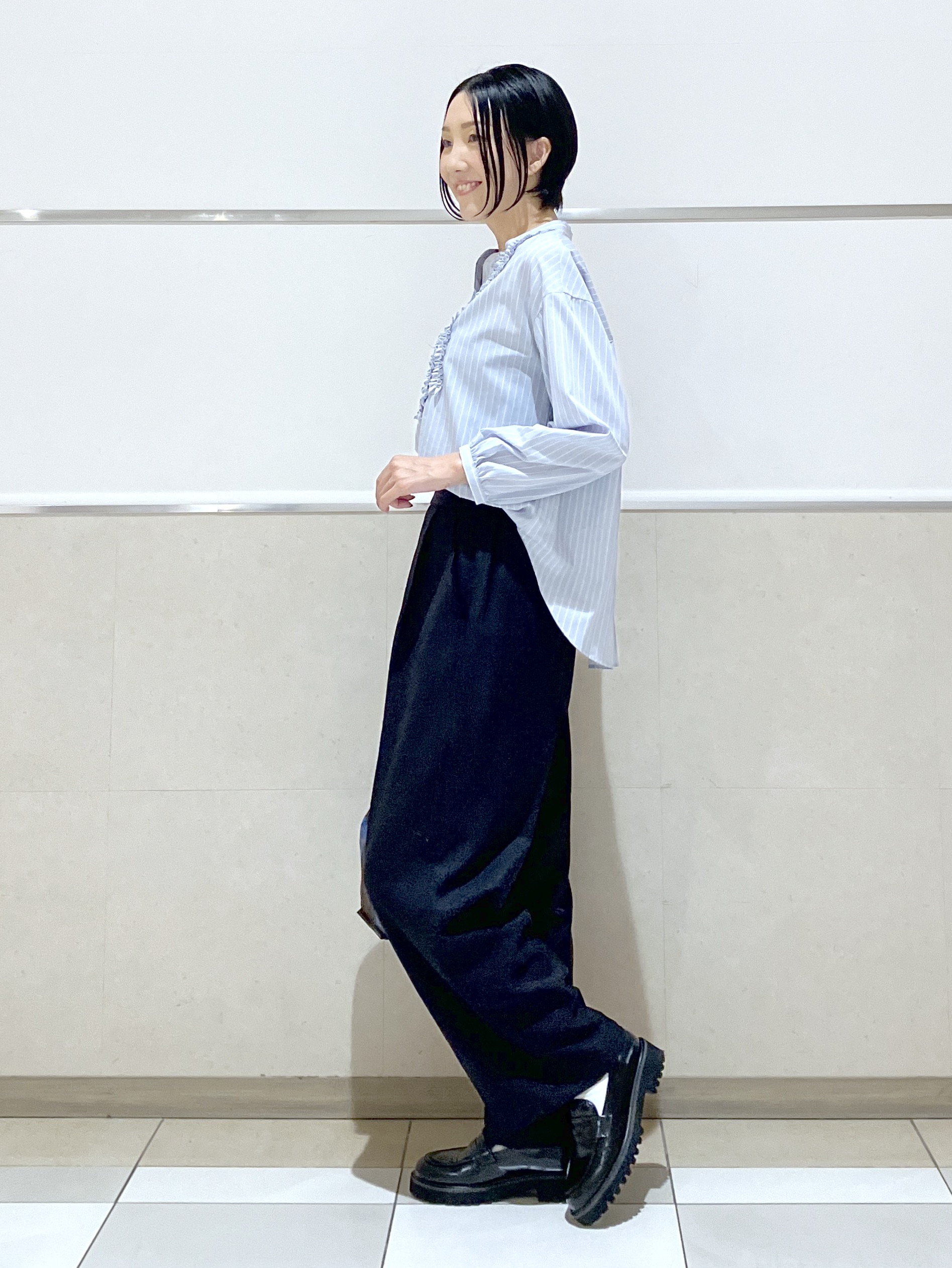 eriko さんの「Dessin｜【洗える/7色展開/XS-L】フロントフリルブラウス」を使ったコーディネート