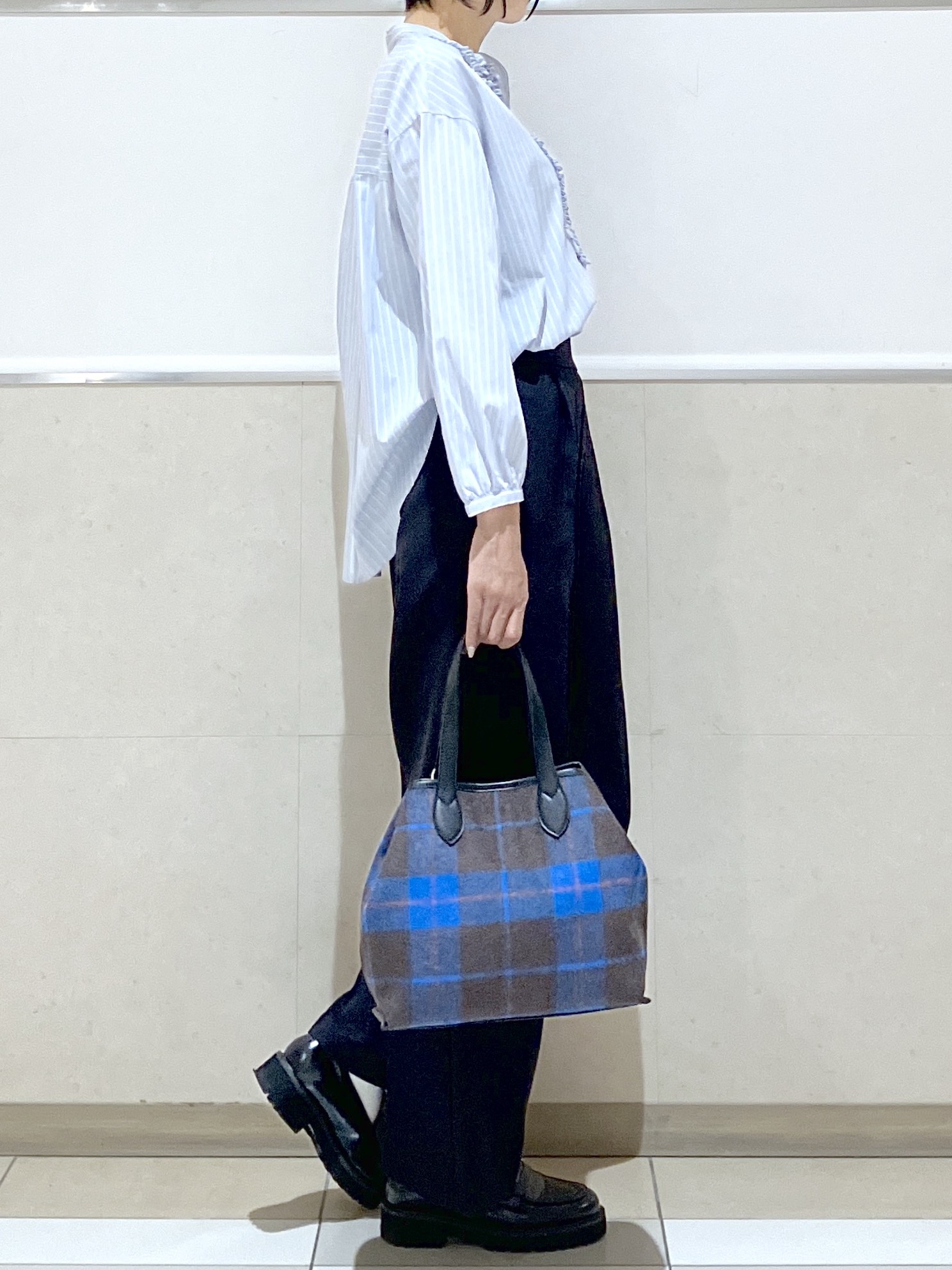 eriko さんの「Dessin｜【洗える/7色展開/XS-L】フロントフリルブラウス」を使ったコーディネート