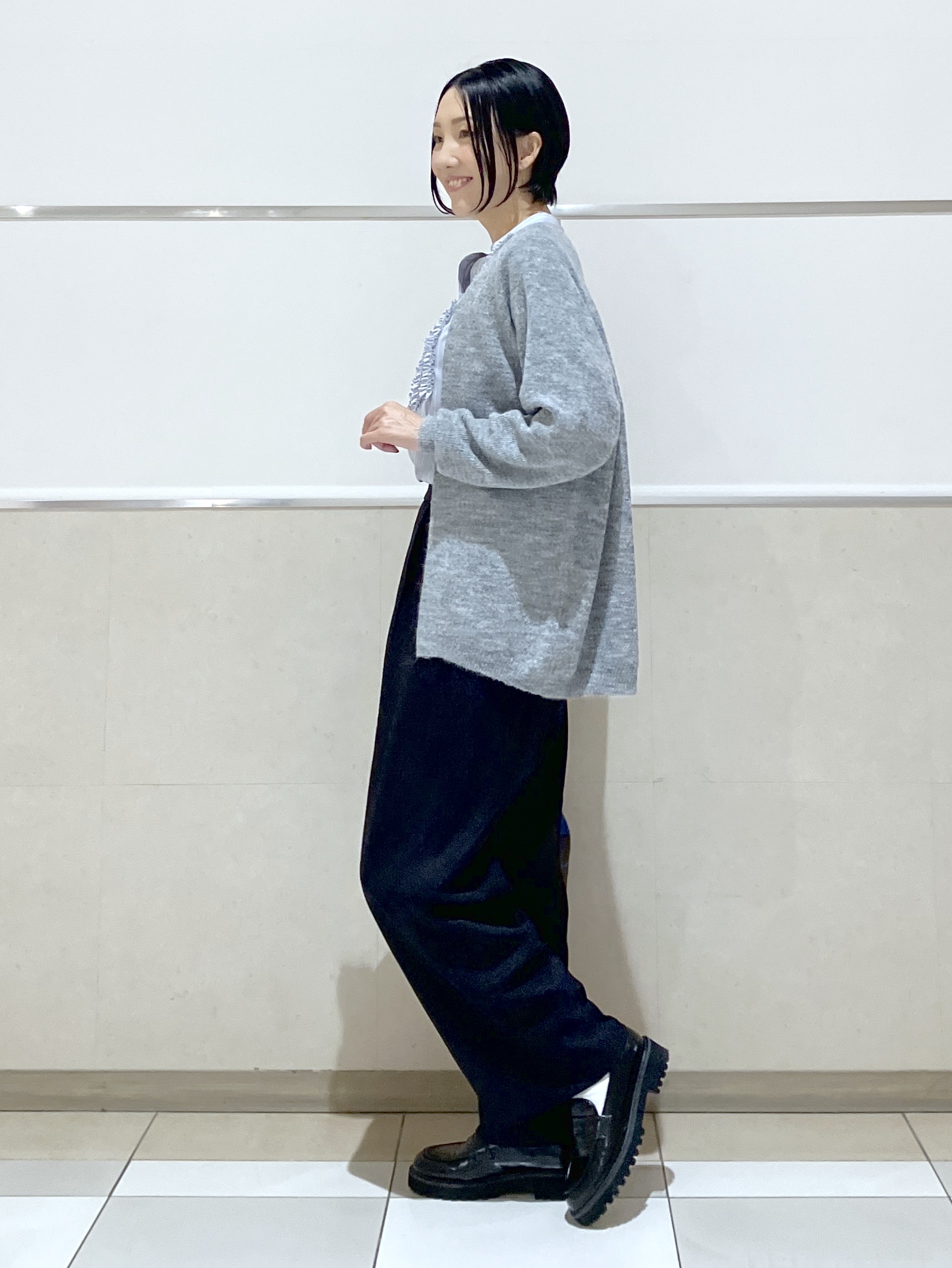 eriko さんの「Dessin｜【高レビュー/洗える/7色展開】フロントフリルブラウス」を使ったコーディネート