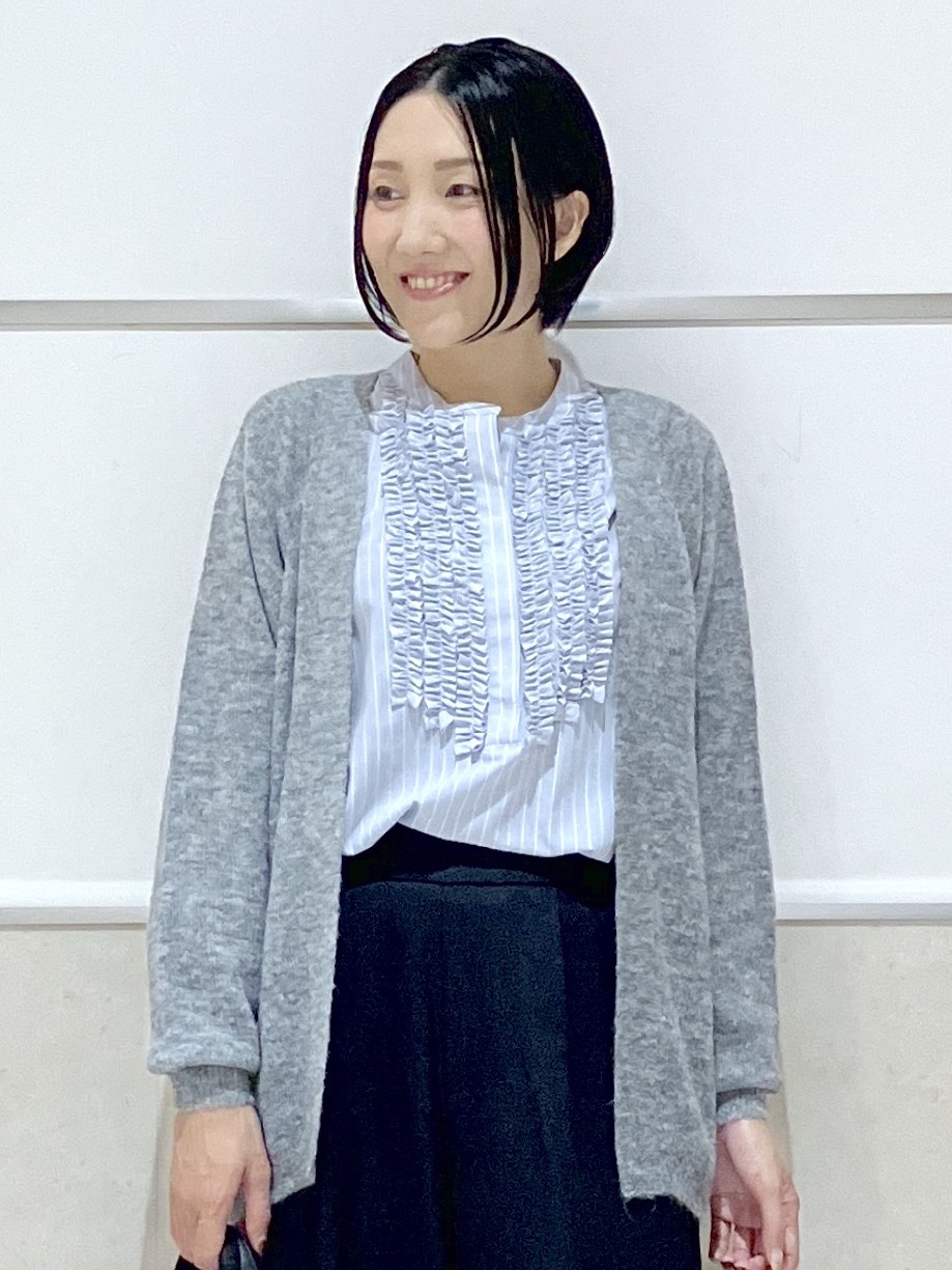 eriko さんの「Dessin｜【高レビュー/洗える/7色展開】フロントフリルブラウス」を使ったコーディネート