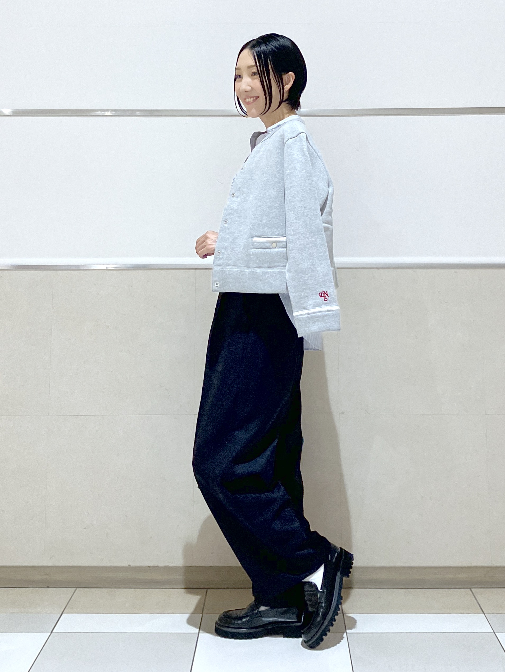 eriko さんの「Dessin｜【洗える/7色展開/XS-L】フロントフリルブラウス」を使ったコーディネート