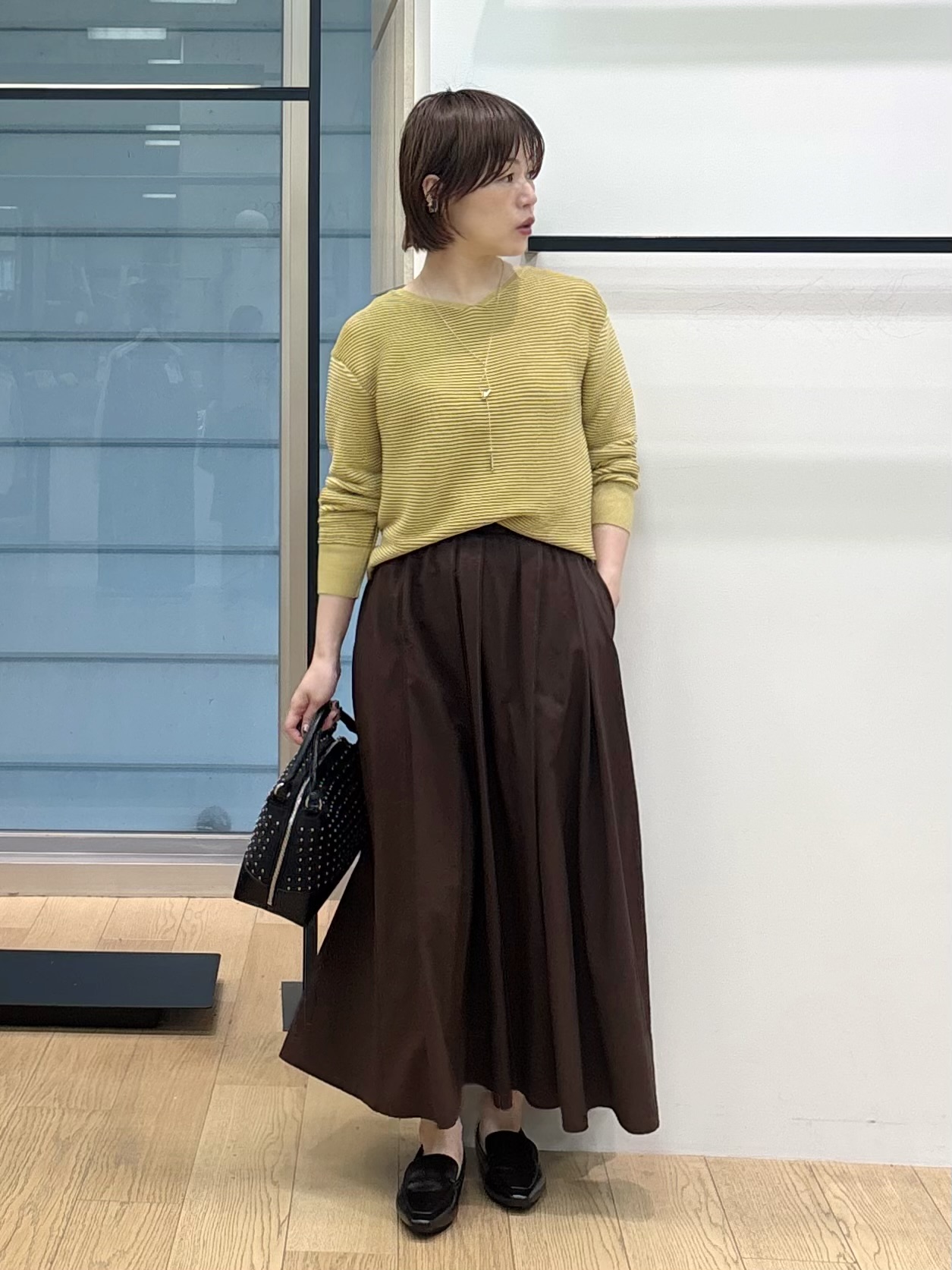 asamiさんの「INDIVI｜【ウール混／体型カバー】ラメガーター編み Vネックニット」を使ったコーディネート