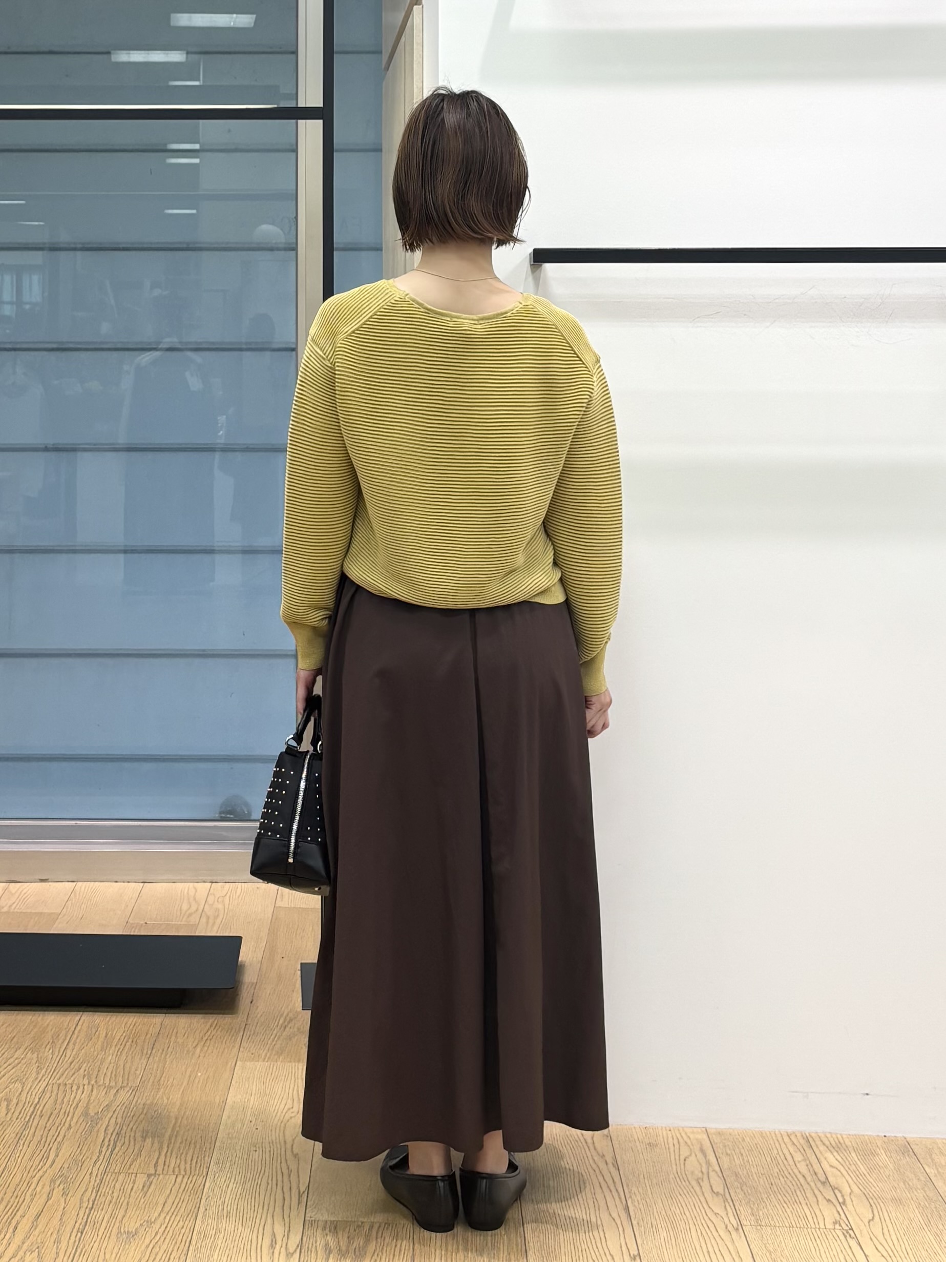 asamiさんの「INDIVI｜【ウール混／体型カバー】ラメガーター編み Vネックニット」を使ったコーディネート
