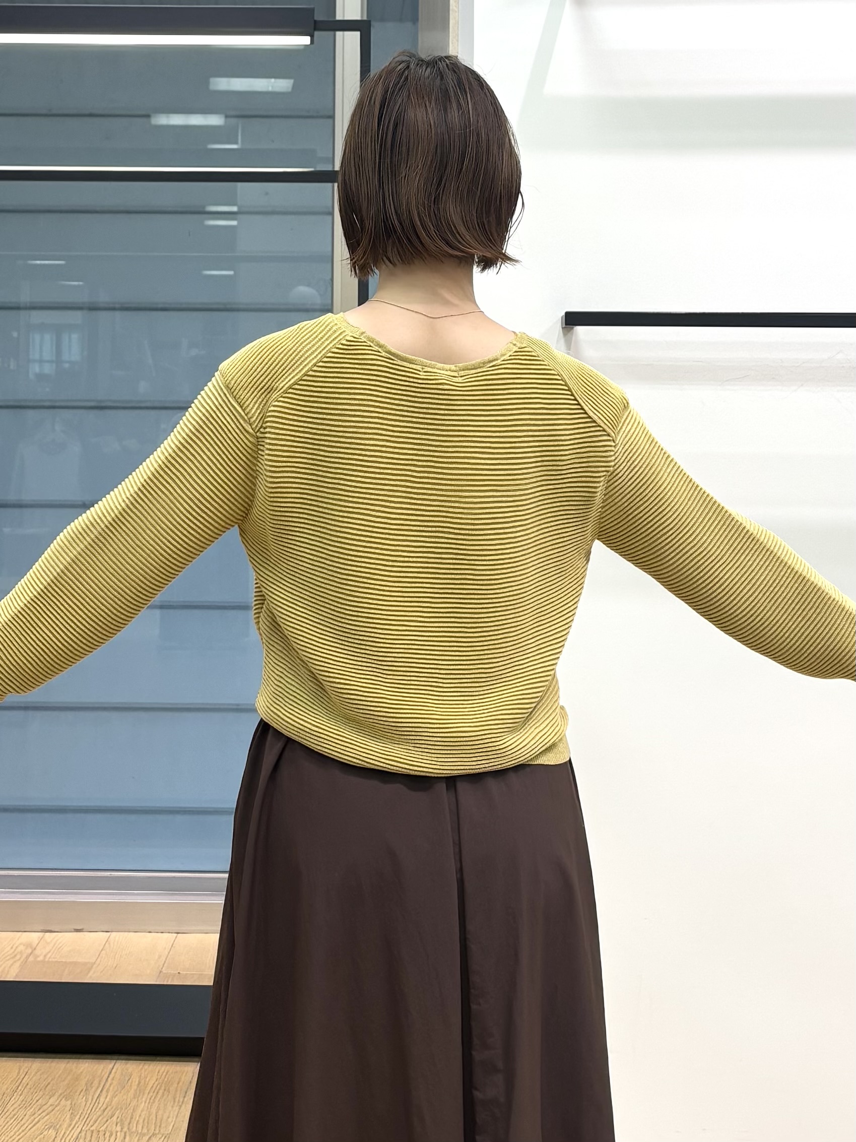asamiさんの「INDIVI｜【ウール混／体型カバー】ラメガーター編み Vネックニット」を使ったコーディネート