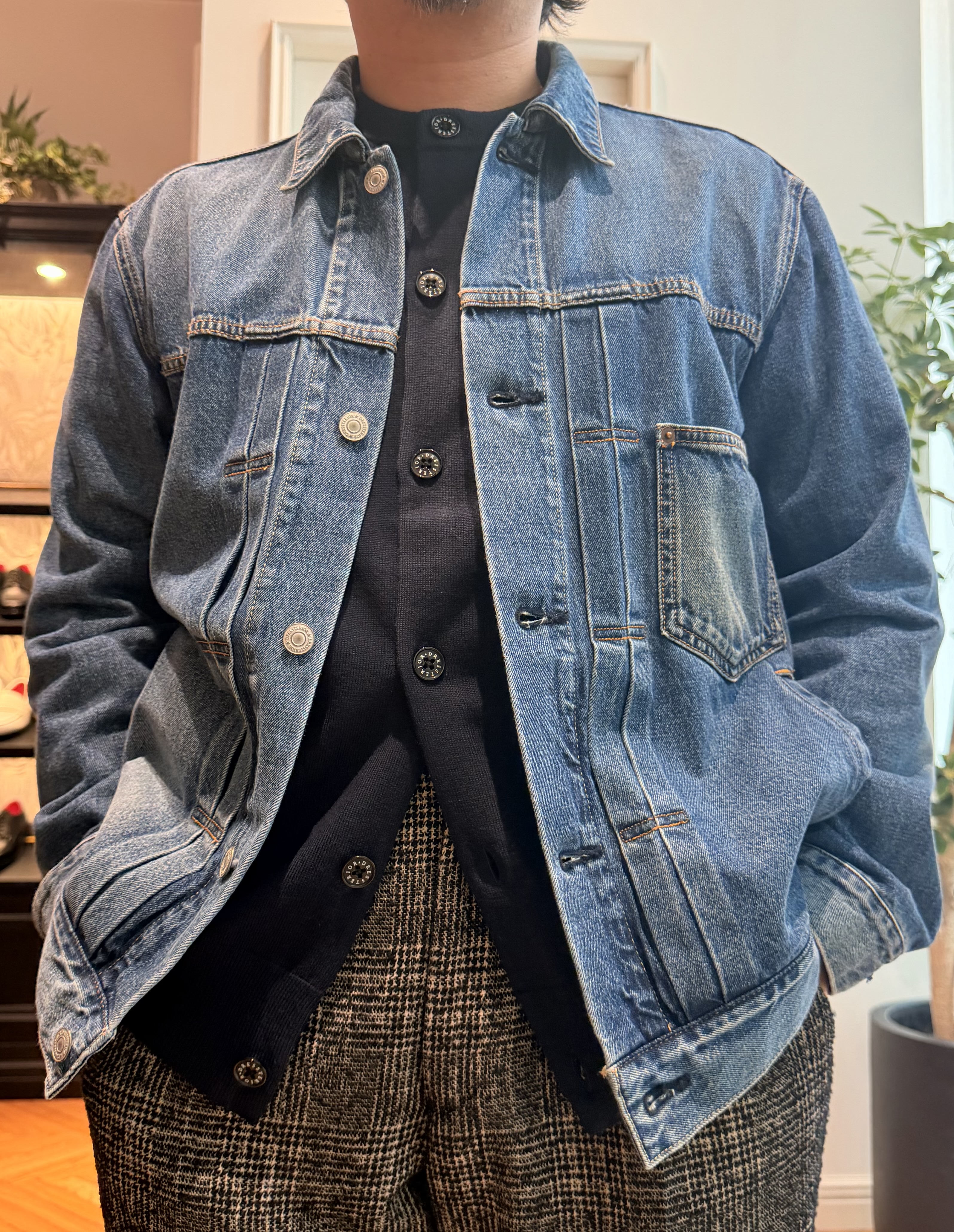 鶴田大士さんの「DRESSTERIOR｜【7色展開】ゼニアバルーファ キャッシュウール ラウンドネックカーディガン」を使ったコーディネート