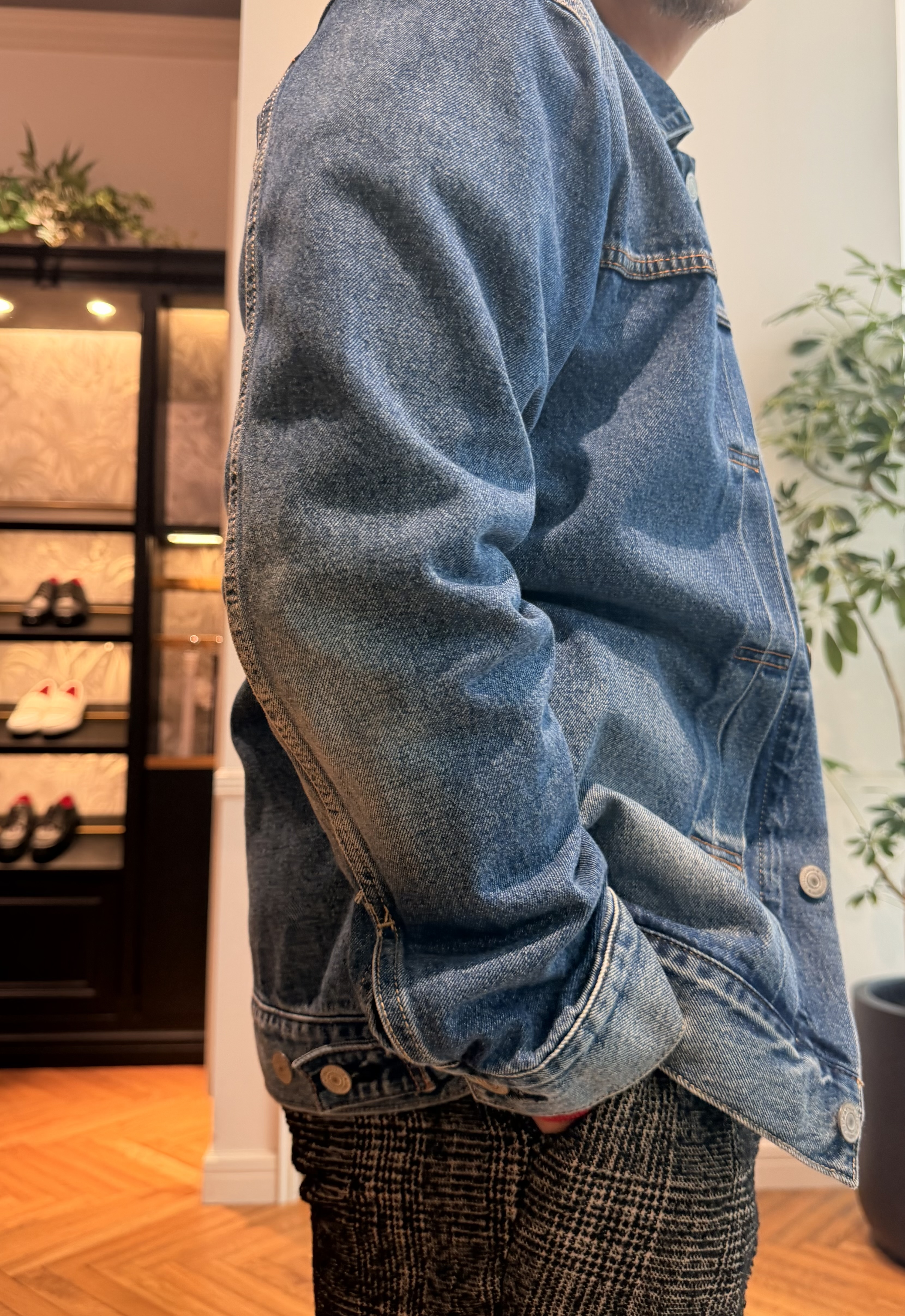 鶴田大士さんの「DRESSTERIOR｜【7色展開】ゼニアバルーファ キャッシュウール ラウンドネックカーディガン」を使ったコーディネート