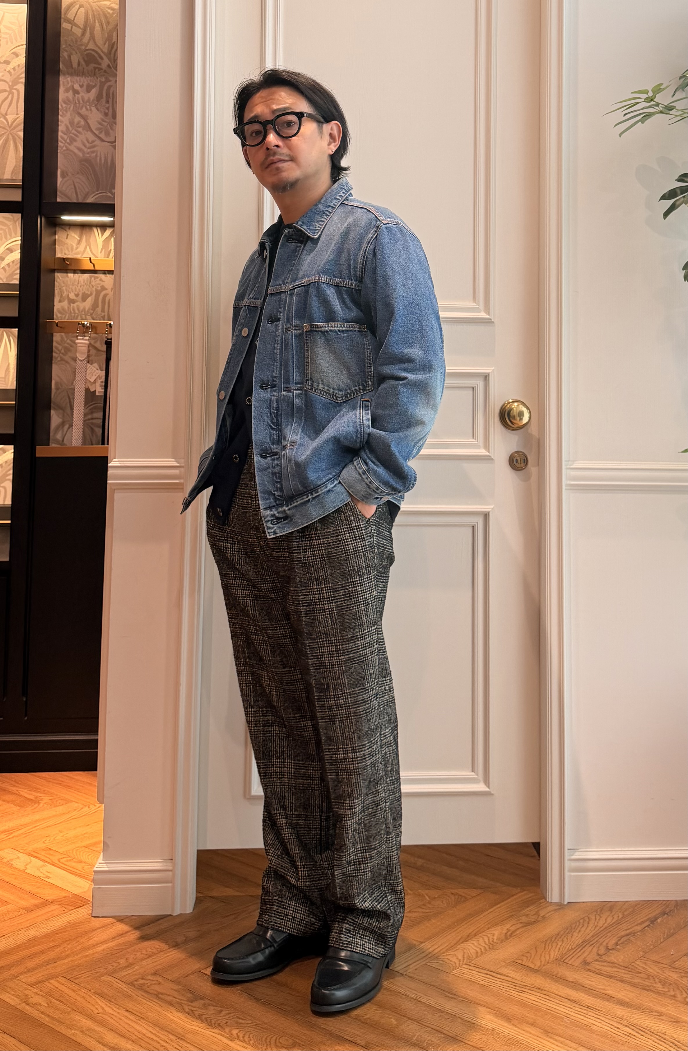 鶴田大士さんの「DRESSTERIOR｜【7色展開】ゼニアバルーファ キャッシュウール ラウンドネックカーディガン」を使ったコーディネート