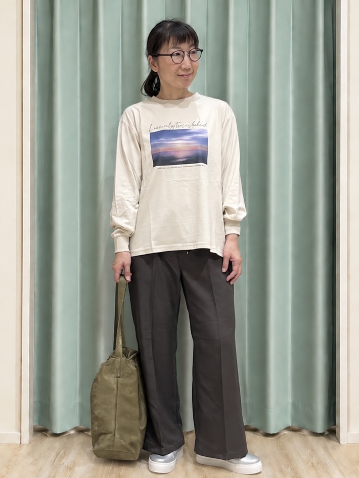 まつみさんの「SHOO･LA･RUE｜【S-LL/洗濯機可】なめらかさが心地いい。スエード調ポケットシャツ」を使ったコーディネート
