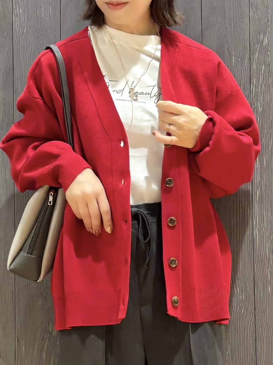 meiさんの「SHOO･LA･RUE｜【毛玉になりにくい/S-LL/洗濯機可】Vネックゆったりカーディガン」を使ったコーディネート