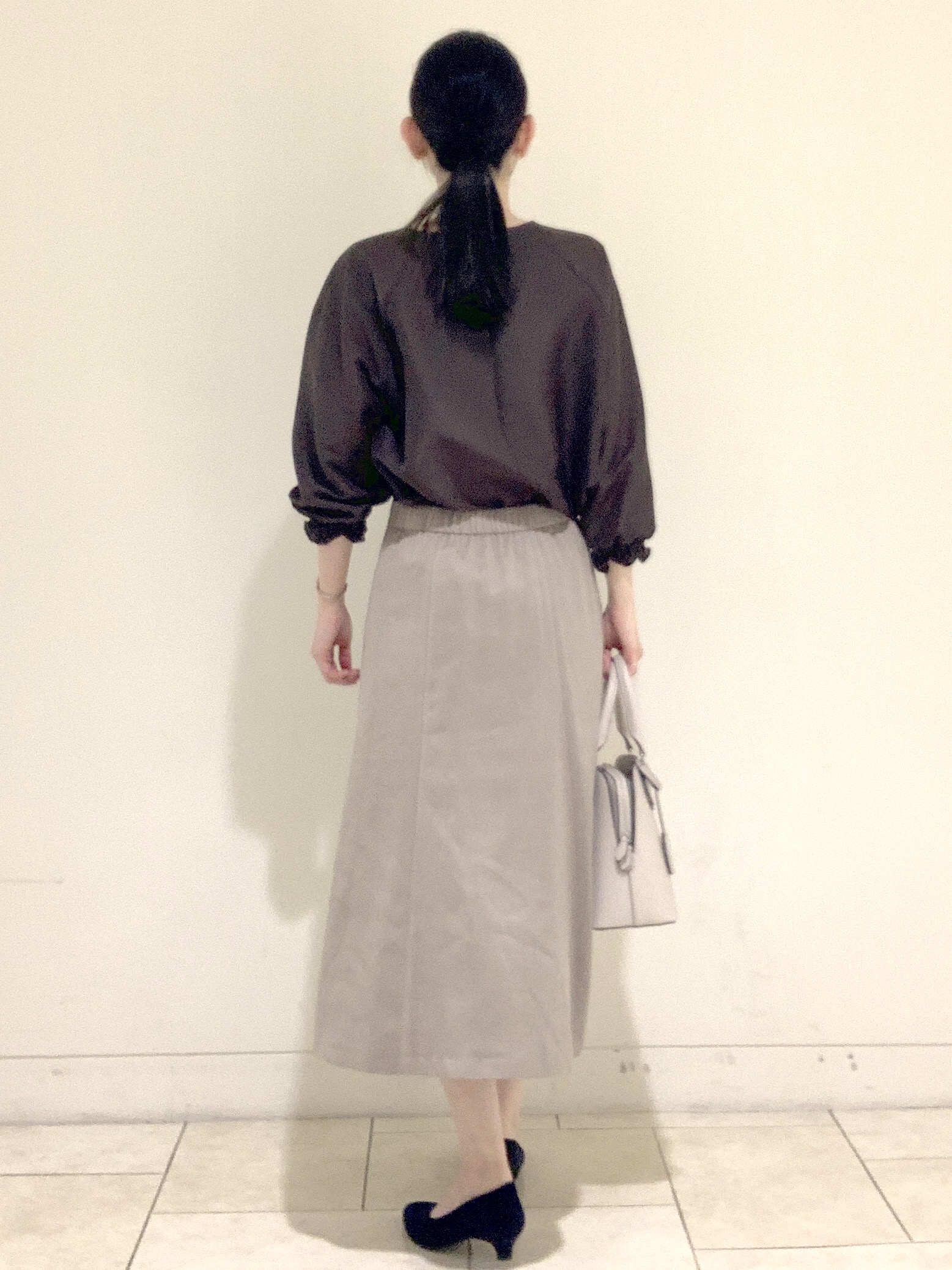 ヤマグチさんの「Reflect｜タックデザイン ラグランスリーブブラウス」を使ったコーディネート