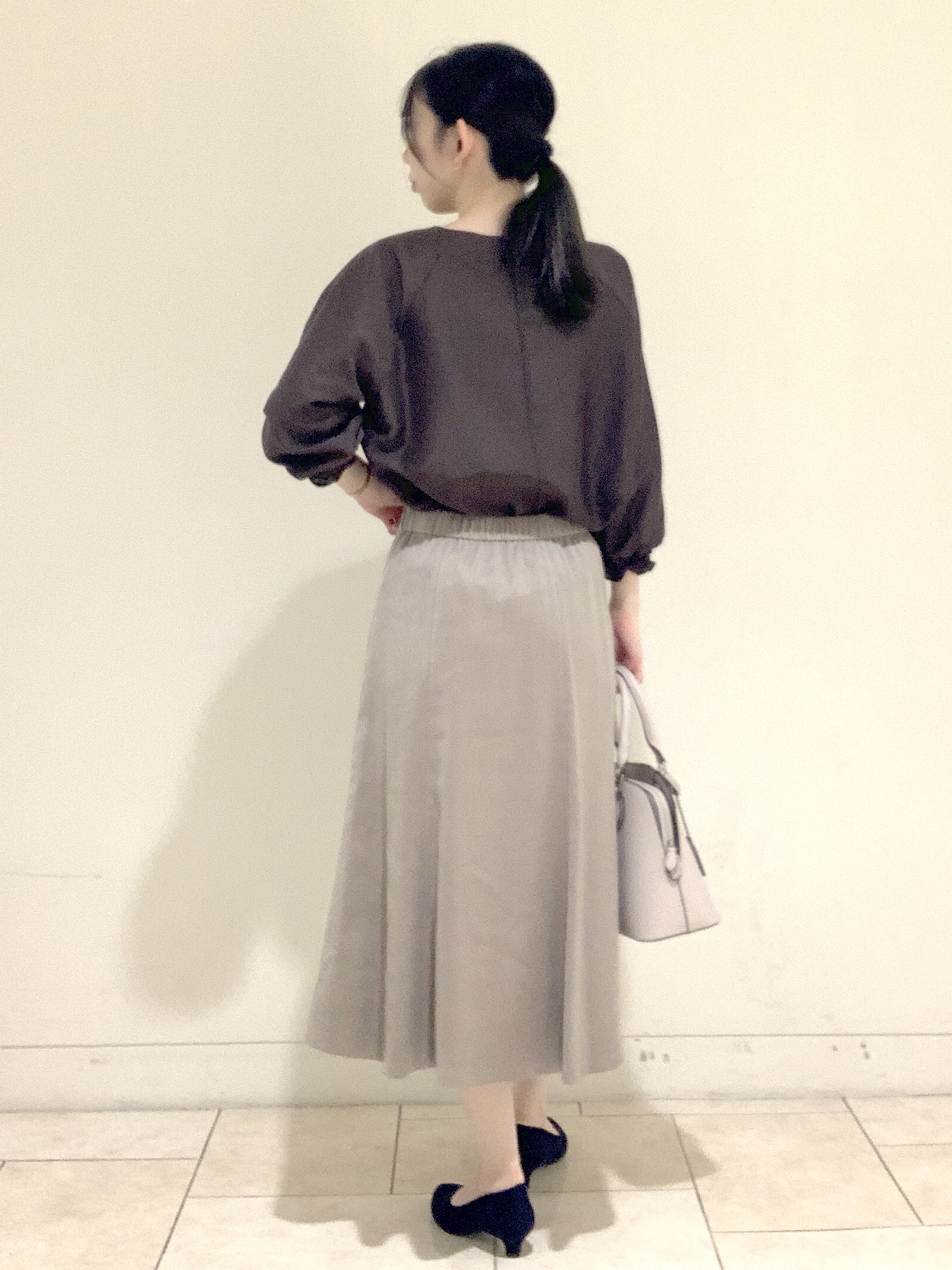 ヤマグチさんの「Reflect｜タックデザイン ラグランスリーブブラウス」を使ったコーディネート