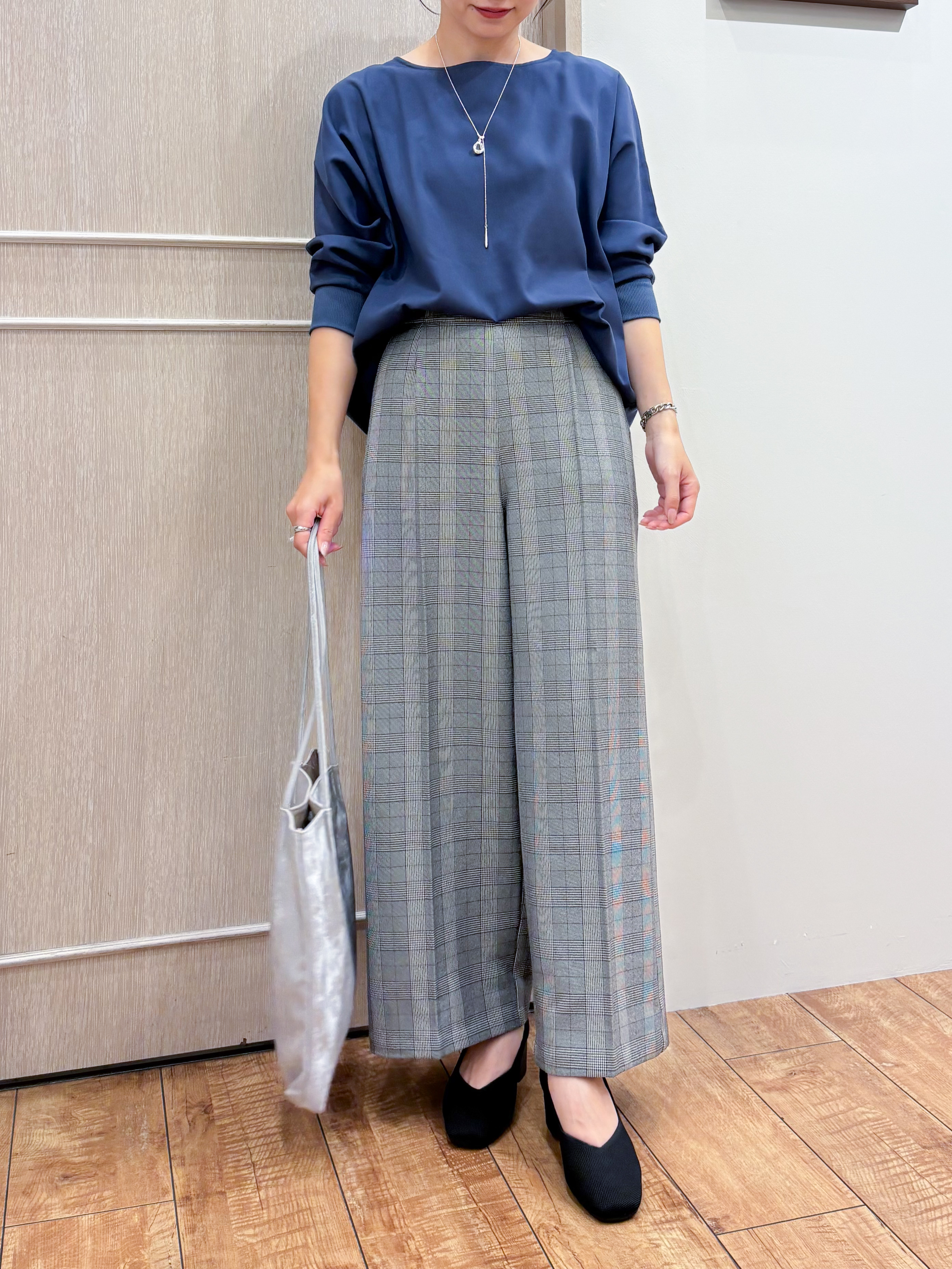 なみさんの「SHOO･LA･RUE｜【着丈選べる/洗濯後しわになりにくい】インせず着られる ドルマンブラウス」を使ったコーディネート