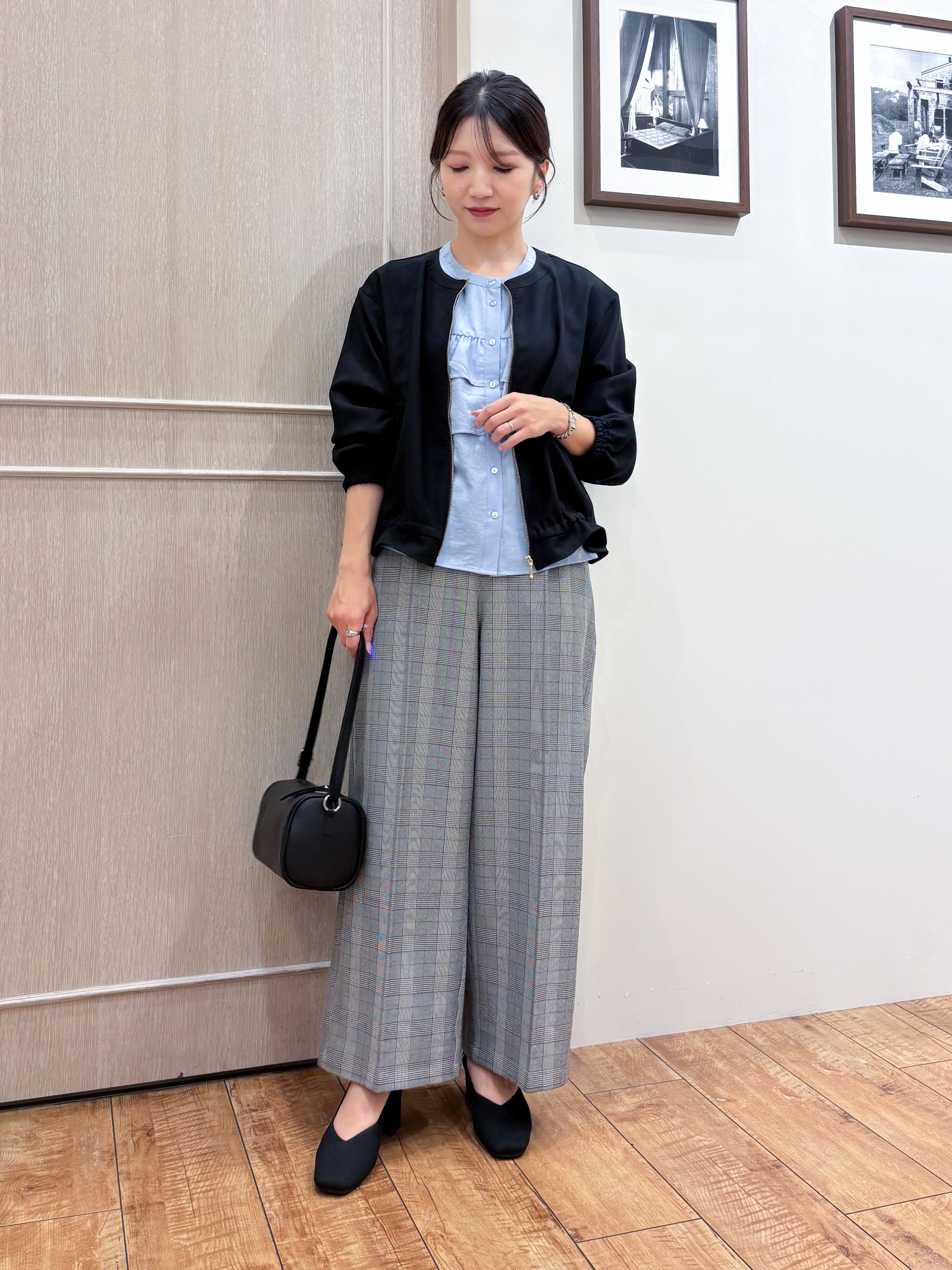 なみさんの「SHOO･LA･RUE｜【洗濯後しわになりにくい/S-LL】裾ドロストフリルブルゾン」を使ったコーディネート
