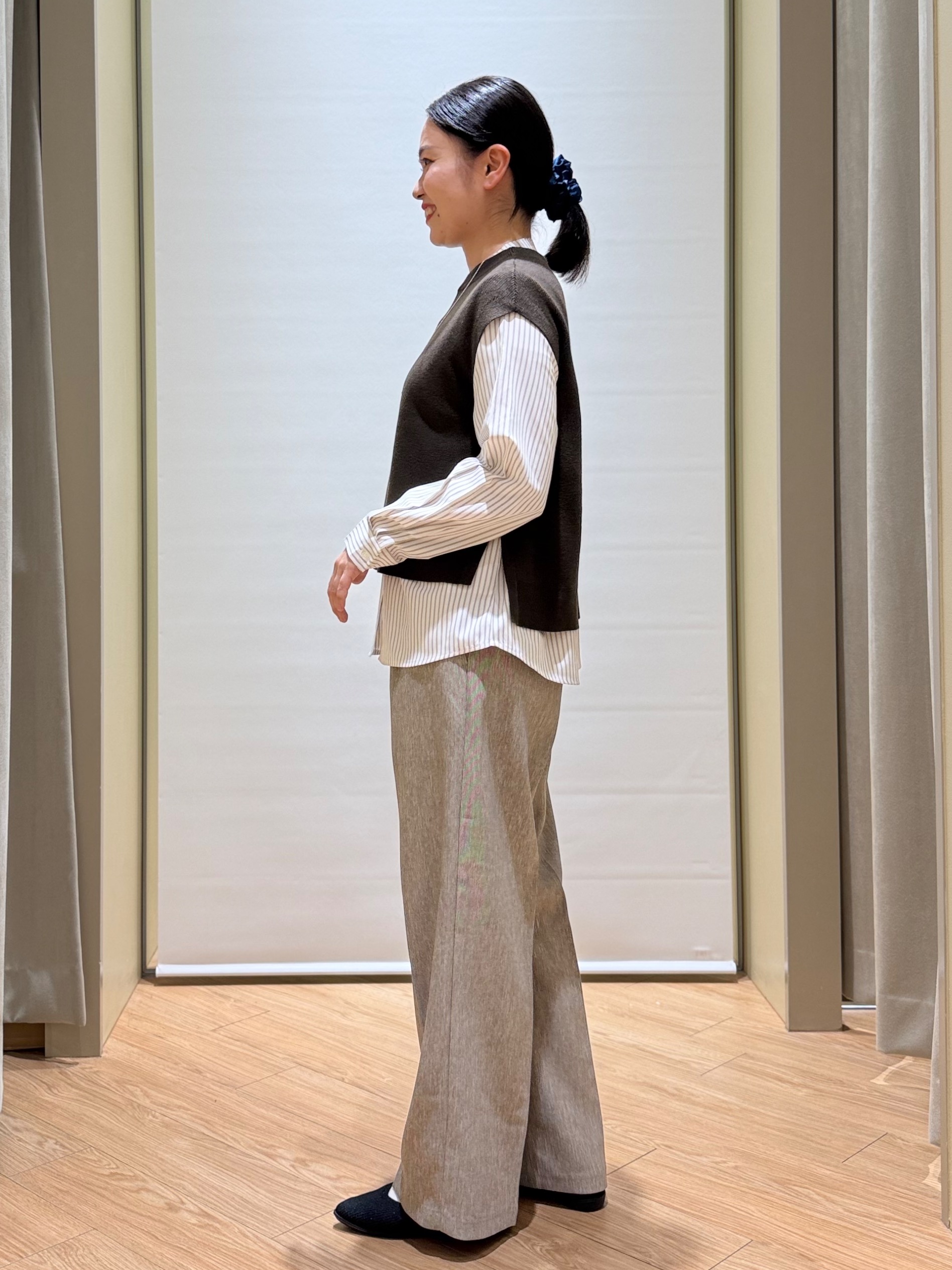 あんりさんの「grove｜【時短・着回し】ニットベスト&times;シャツSET」を使ったコーディネート