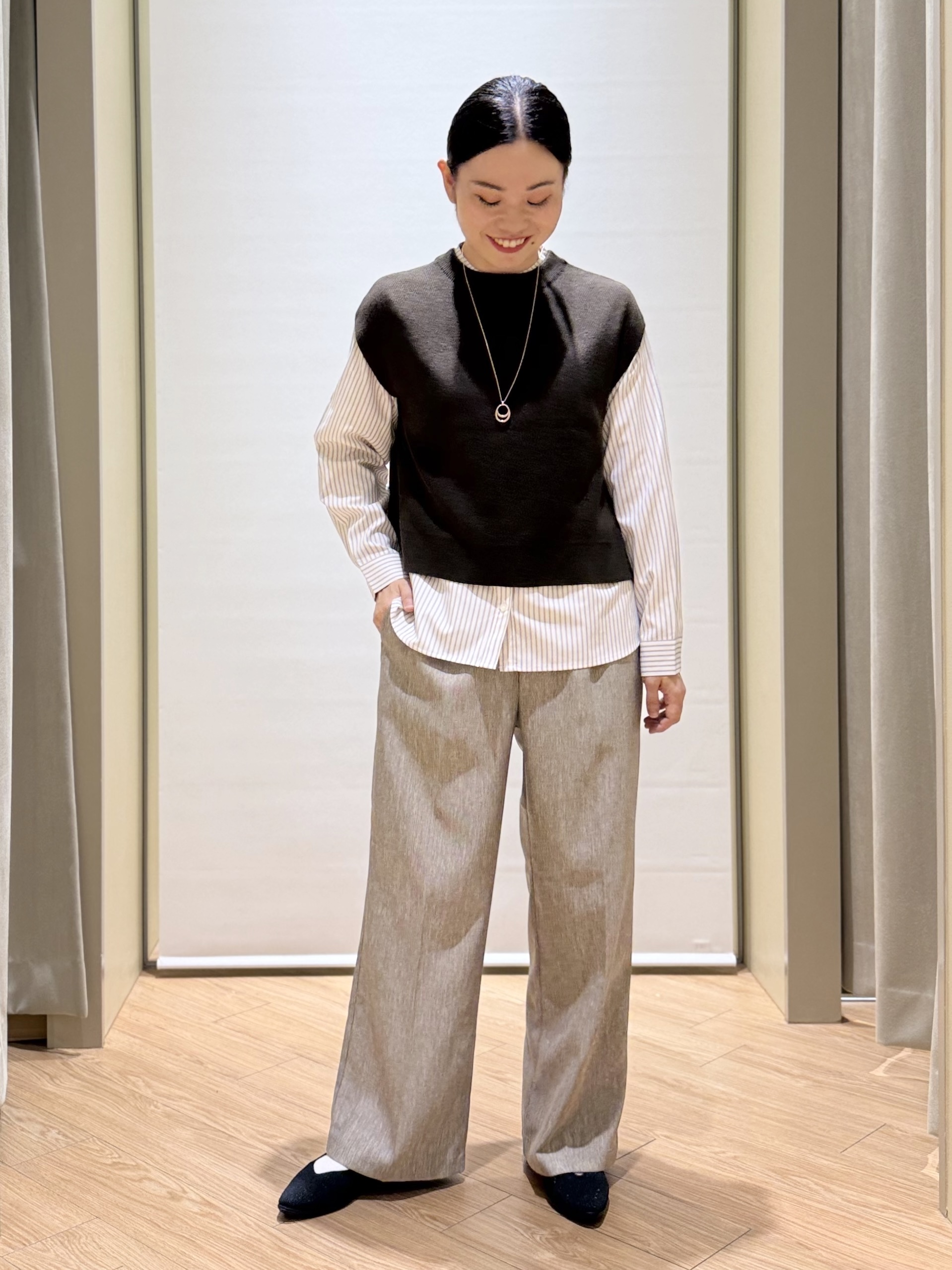 あんりさんの「grove｜【時短・着回し】ニットベスト&times;シャツSET」を使ったコーディネート