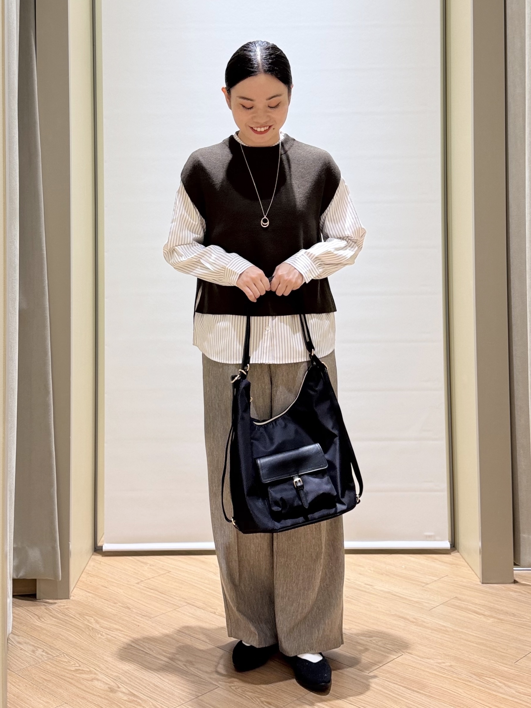 あんりさんの「grove｜【時短・着回し】ニットベスト&times;シャツSET」を使ったコーディネート