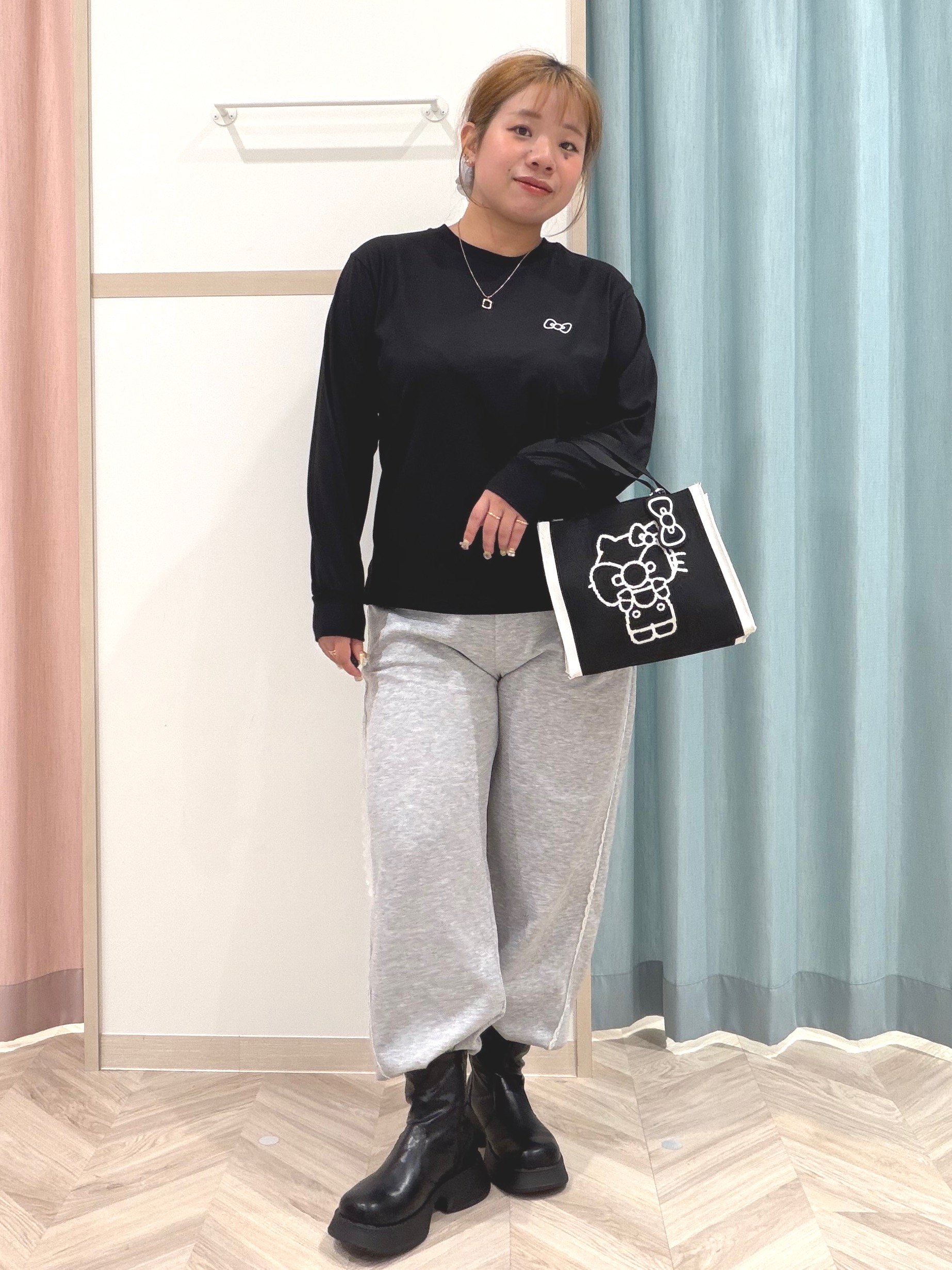 まちゃんなちゃんさんの「SHOO･LA･RUE｜【HELLO KITTYコラボ】刺繍ロンT」を使ったコーディネート