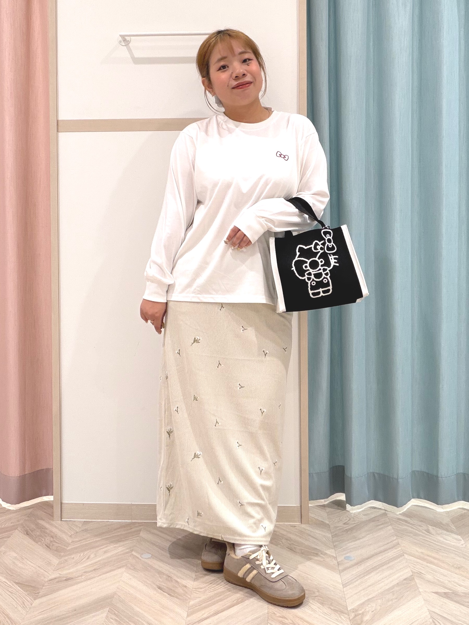 まちゃんなちゃんさんの「SHOO･LA･RUE｜【HELLO KITTYコラボ】刺繍ロンT」を使ったコーディネート