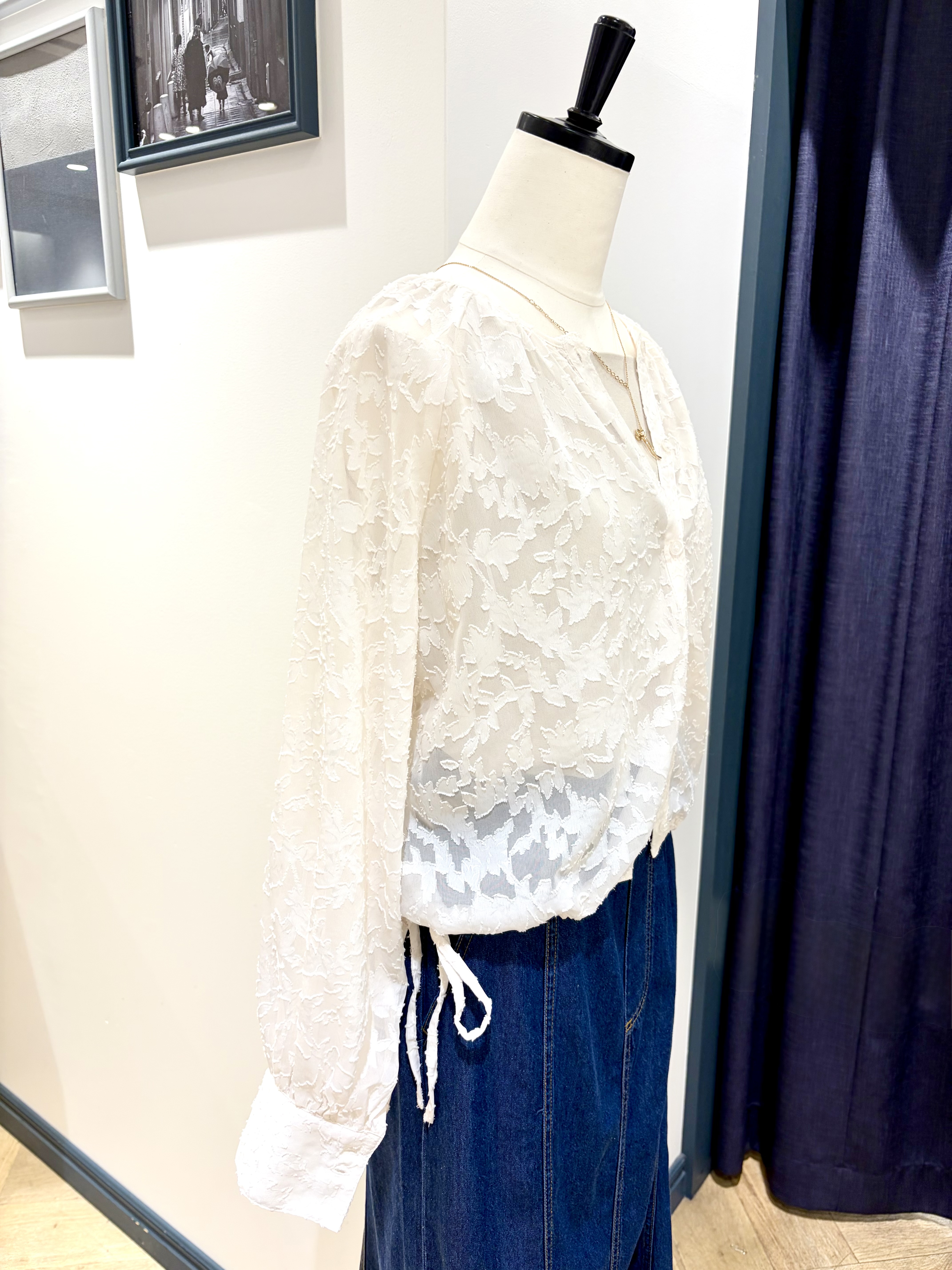 kikiさんの「grove｜上品に華やぐ シアージャカードブラウス」を使ったコーディネート