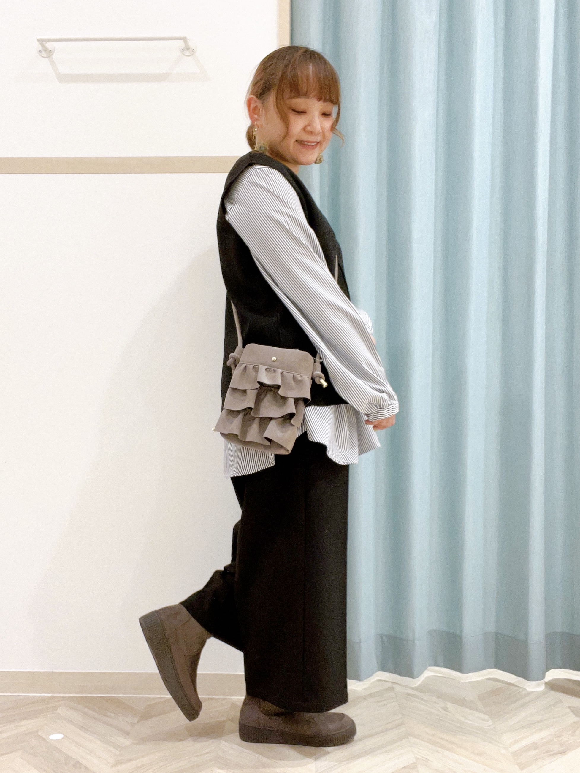 kitaさんの「SHOO･LA･RUE｜【2点セット/S-LL】着回し自在 スポンディッシュニットベスト＆フレアシャツ」を使ったコーディネート