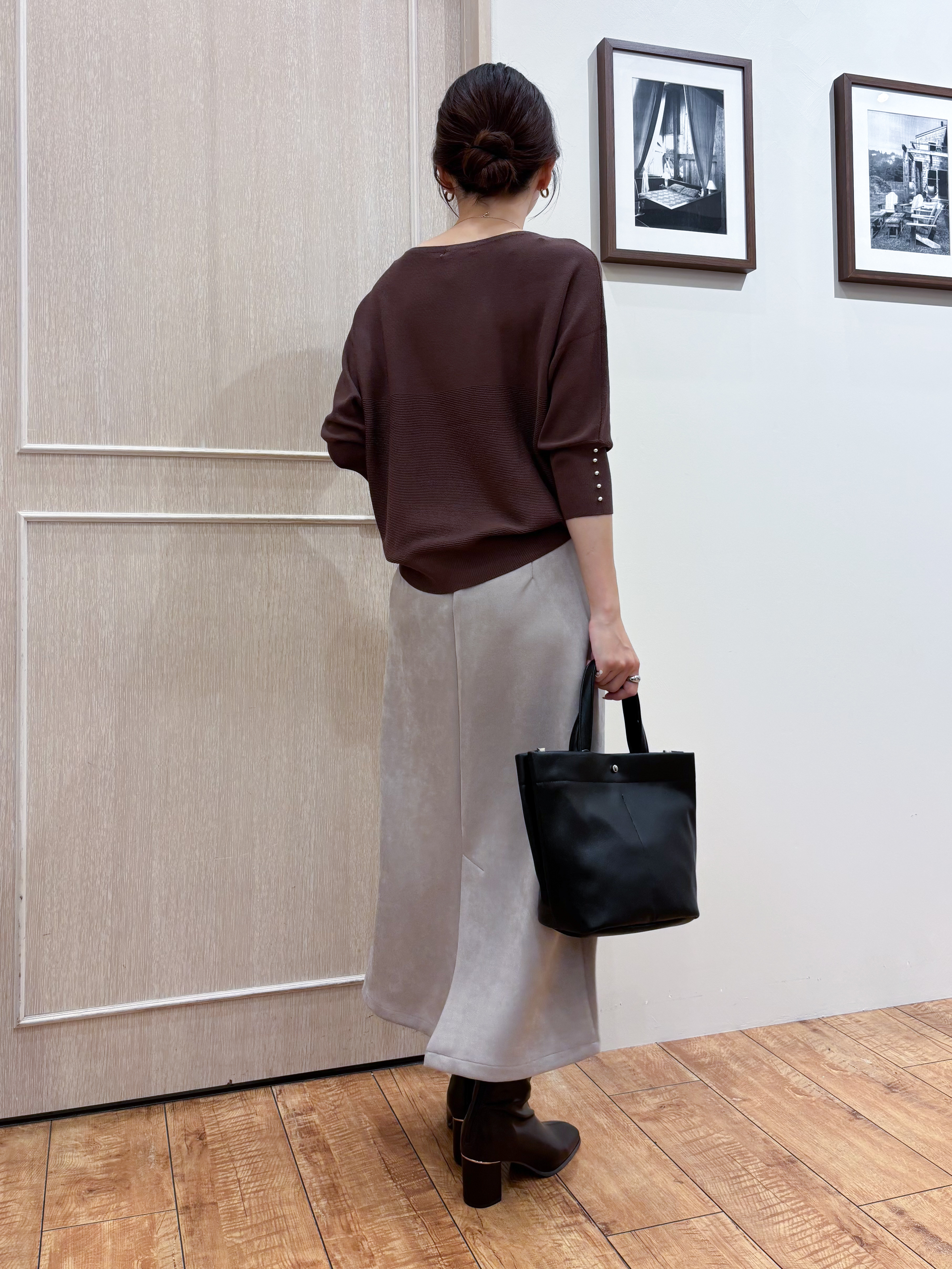 なみさんの「SHOO･LA･RUE｜【毛玉になりにくい】パール調ボタンが女性らしさをプラス ガーター切替 7分袖ドルマンニット」を使ったコーディネート