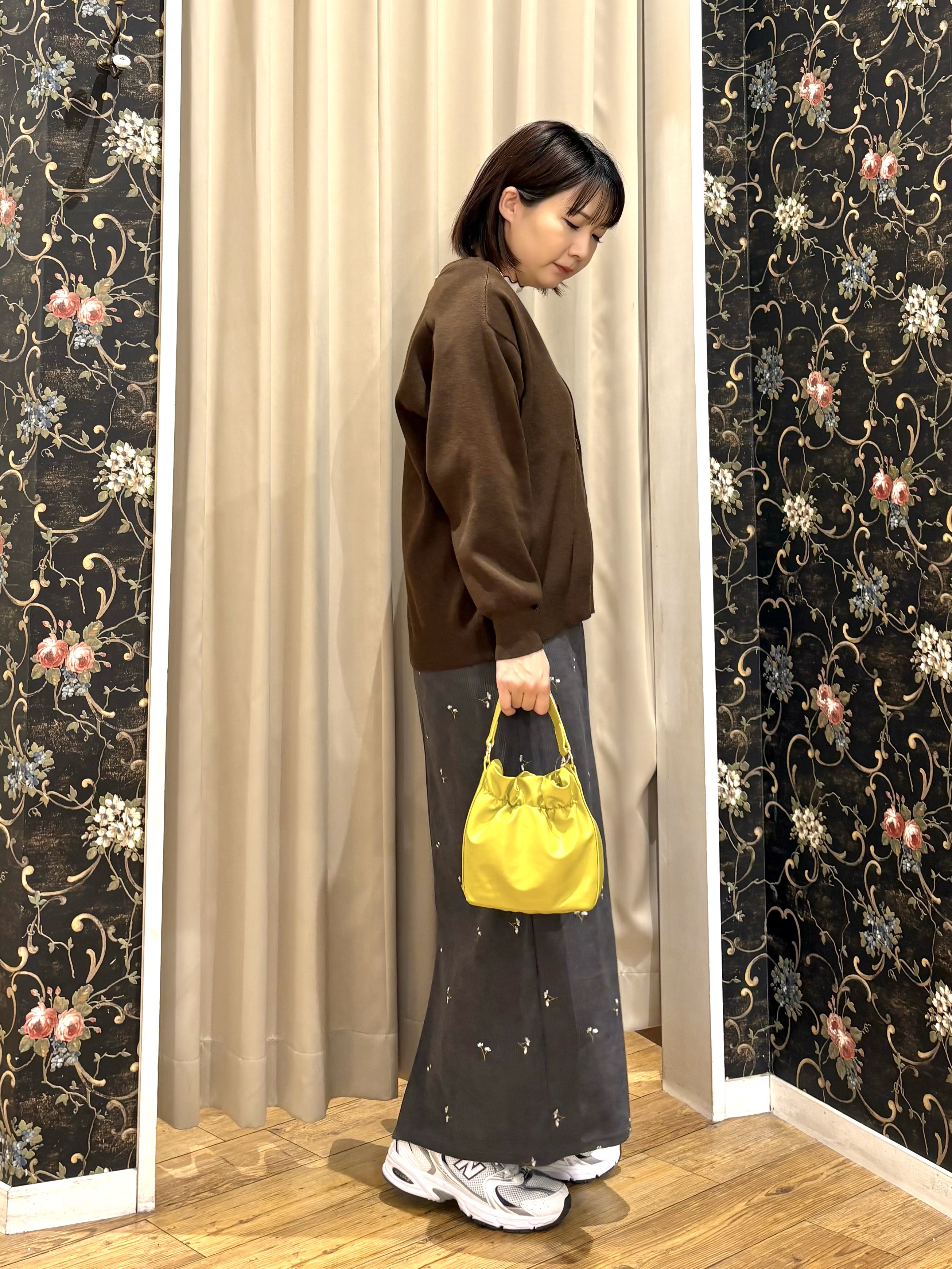 ネリさんの「SHOO･LA･RUE｜【毛玉になりにくい/S-LL/洗濯機可/体型カバー】Vネックゆったりカーディガン」を使ったコーディネート