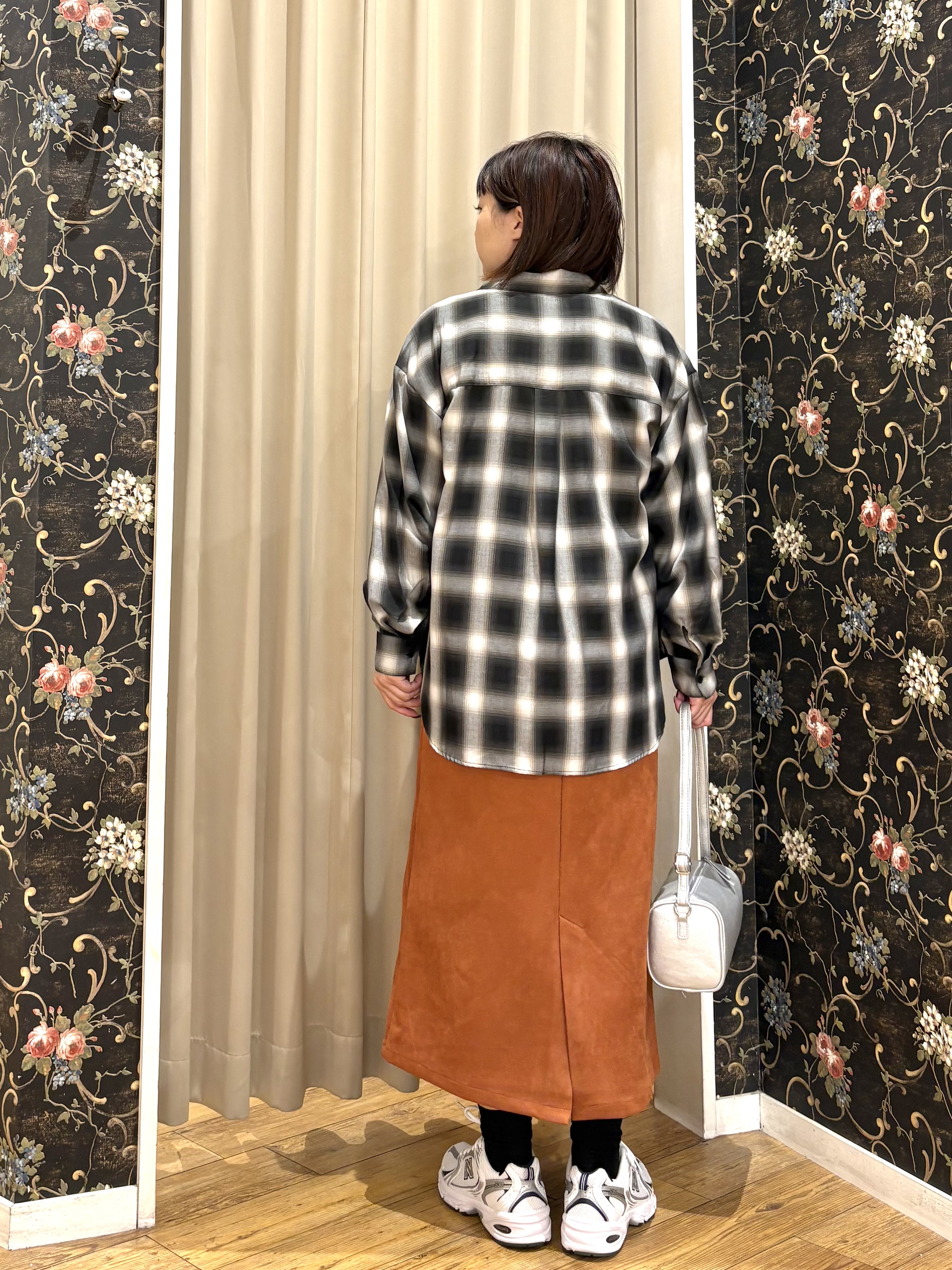 ネリさんの「SHOO･LA･RUE｜【洗濯後しわになりにくい/S-LL】気分で選ぶ 大人のデイリー使いに ベーシックシャツ」を使ったコーディネート