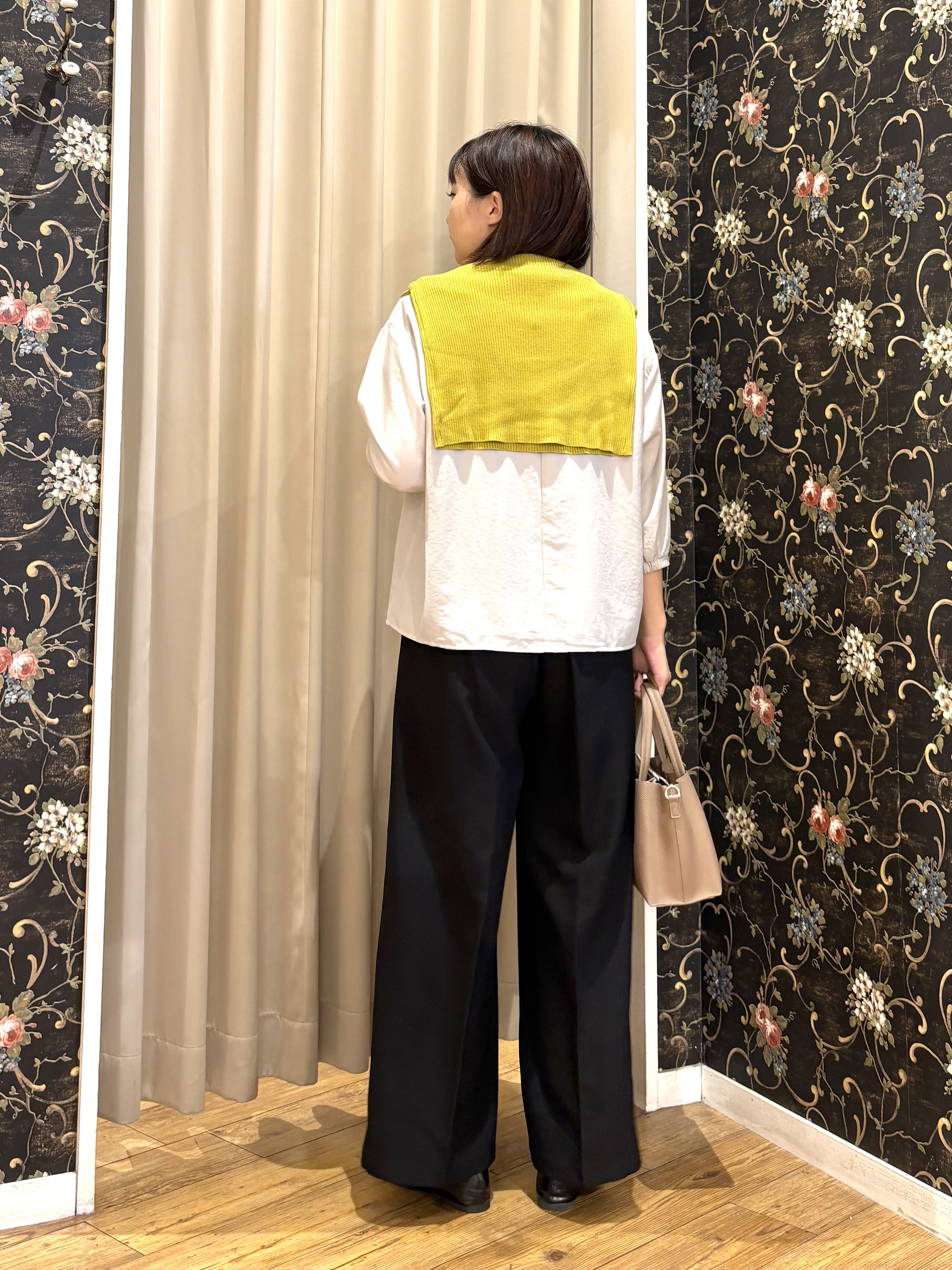 ネリさんの「SHOO･LA･RUE｜【毛玉になりにくい/S-LL/洗濯機可】ボートネックで首元美しく やわらかリブニット」を使ったコーディネート