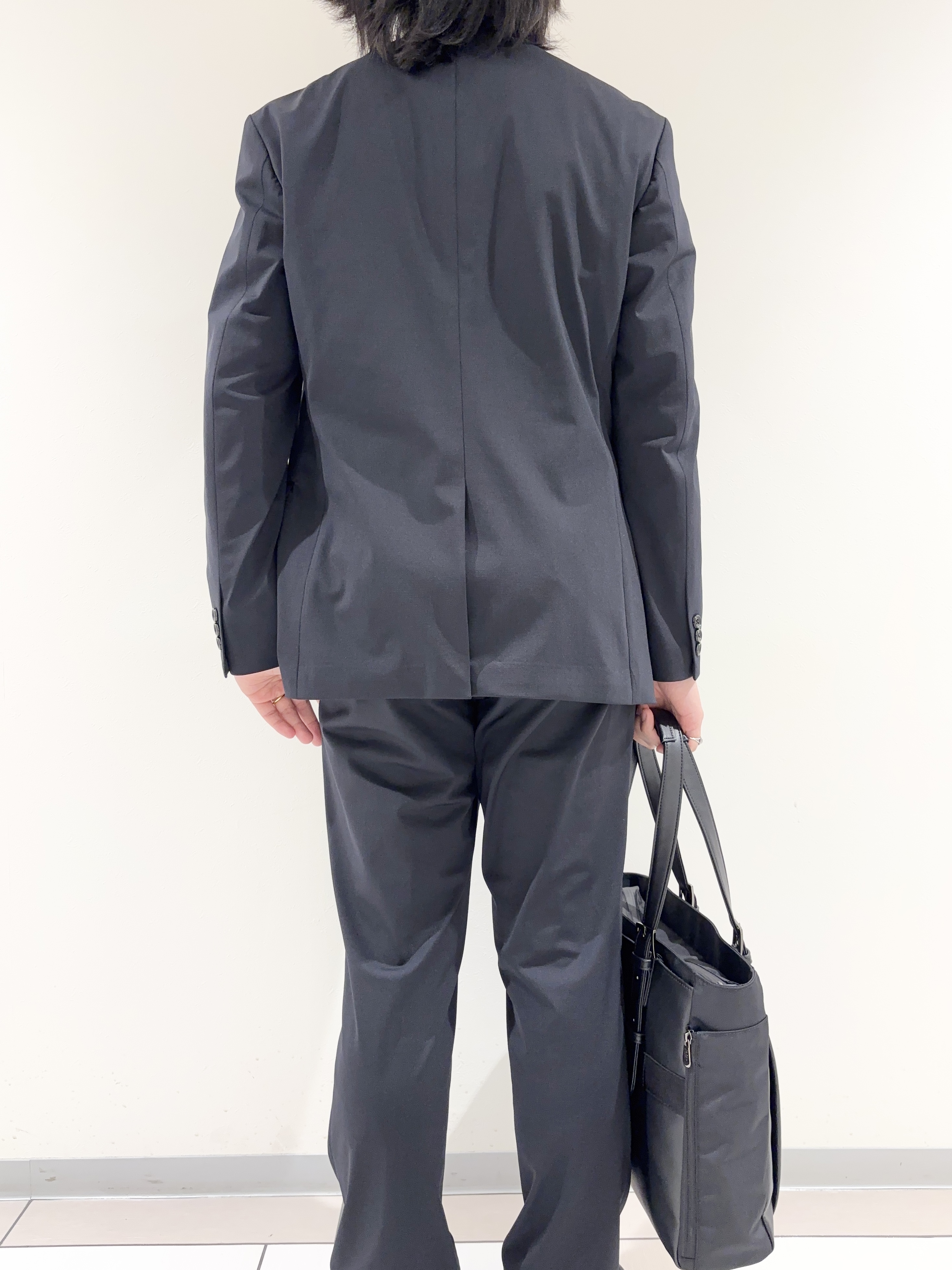 及川さんの「TAKEO KIKUCHI｜【360&deg;ストレッチ／軽量】None Of Stress ライト ジャケット（セットアップ対応）」を使ったコーディネート
