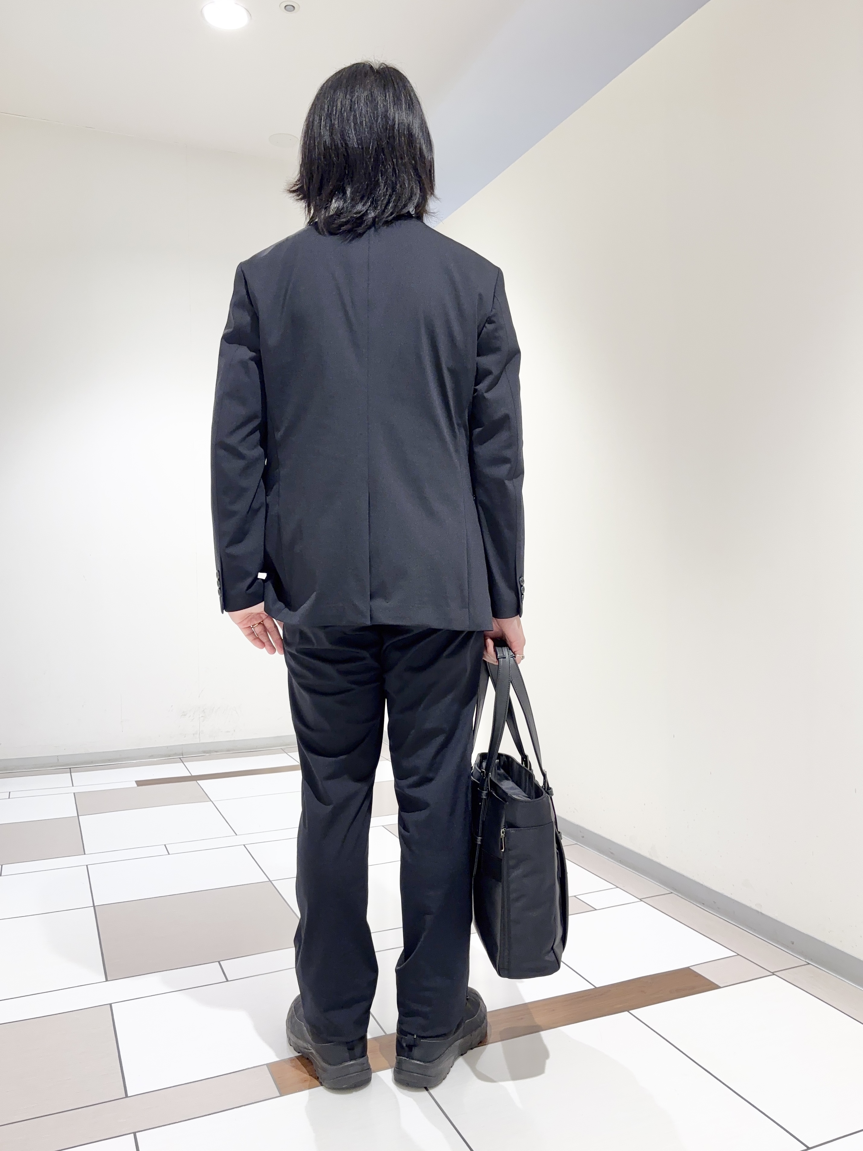 及川さんの「TAKEO KIKUCHI｜【360&deg;ストレッチ／軽量】None Of Stress ライト ジャケット（セットアップ対応）」を使ったコーディネート