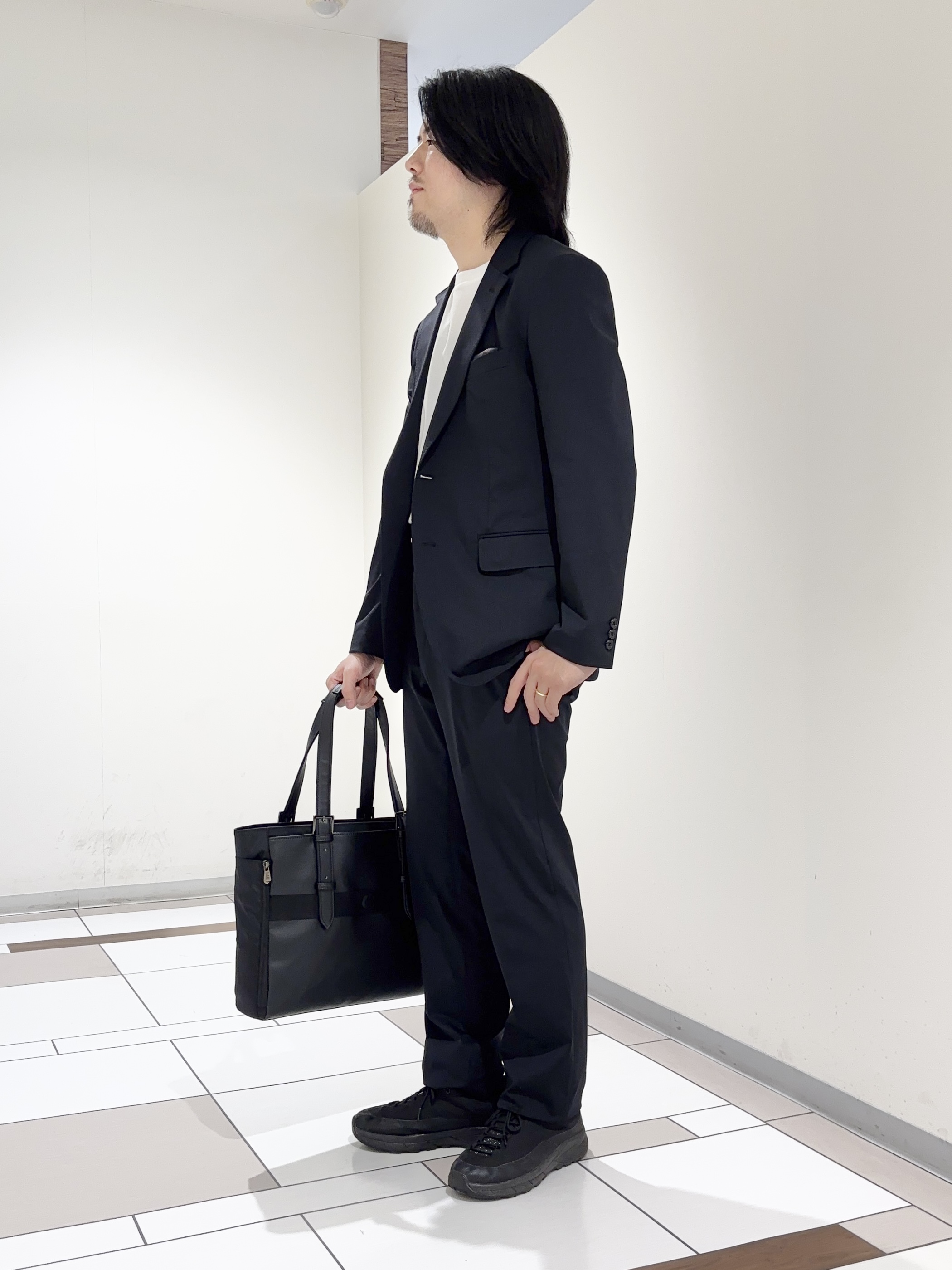 及川さんの「TAKEO KIKUCHI｜【360&deg;ストレッチ／軽量】None Of Stress ライト ジャケット（セットアップ対応）」を使ったコーディネート