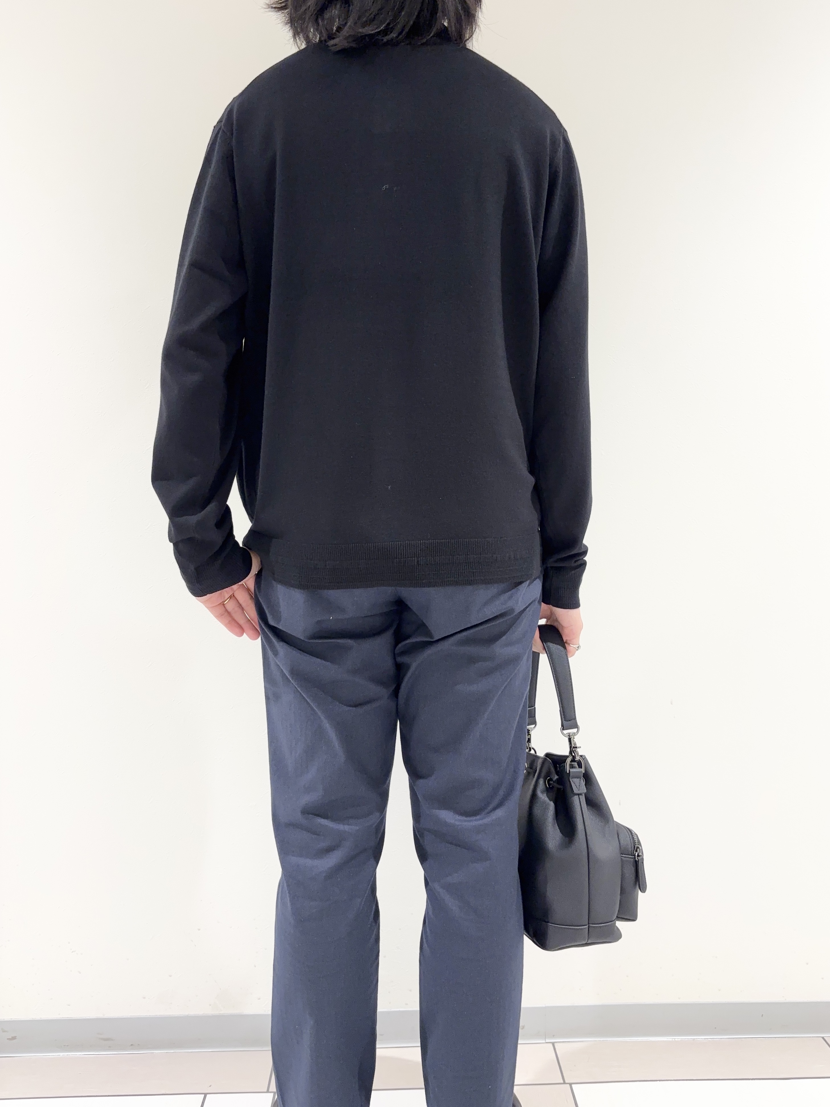 及川さんの「TAKEO KIKUCHI｜レーヨン ニット ポロシャツ」を使ったコーディネート