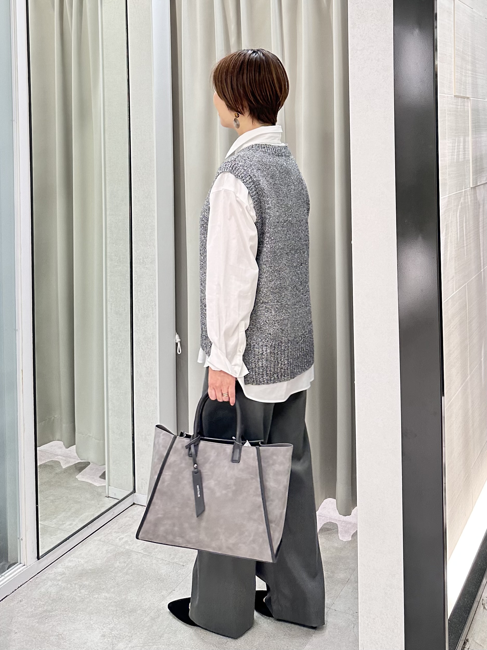 みなこさんの「UNTITLED｜【5色展開/手洗い可】ローシルクウールニットベスト」を使ったコーディネート