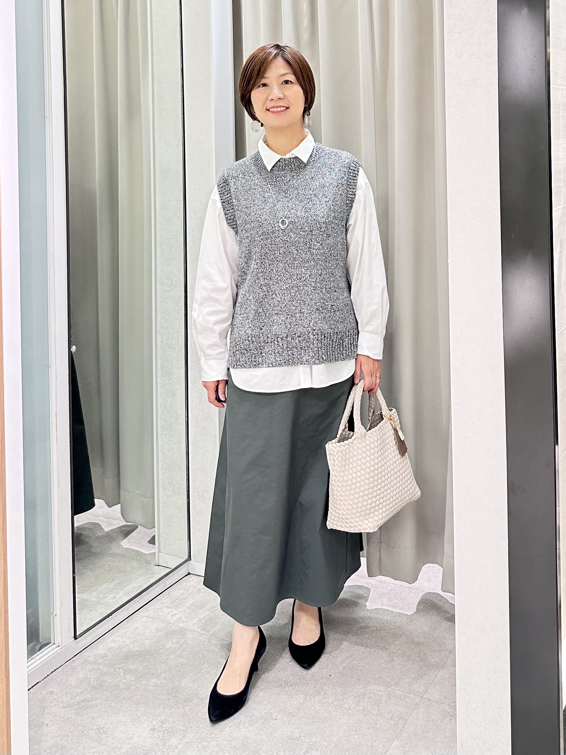 みなこさんの「UNTITLED｜【5色展開/手洗い可】ローシルクウールニットベスト」を使ったコーディネート