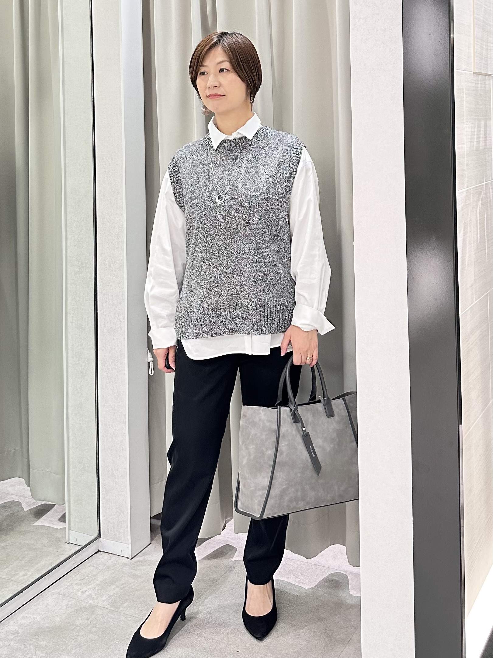 みなこさんの「UNTITLED｜【5色展開/手洗い可】ローシルクウールニットベスト」を使ったコーディネート