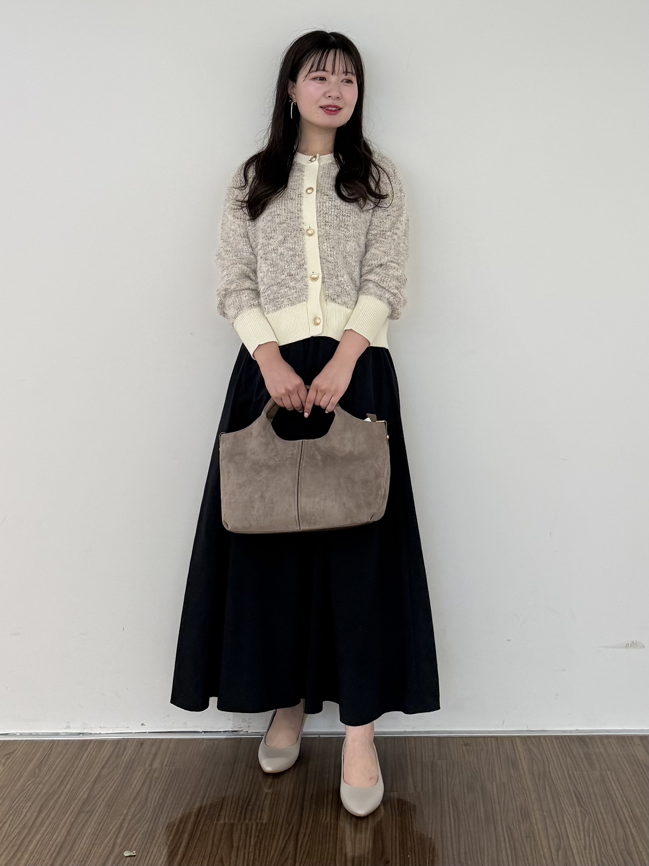 いくみさんの「INDIVI｜【撥水／裏地なし軽量】ギャザーボリュームスカート」を使ったコーディネート