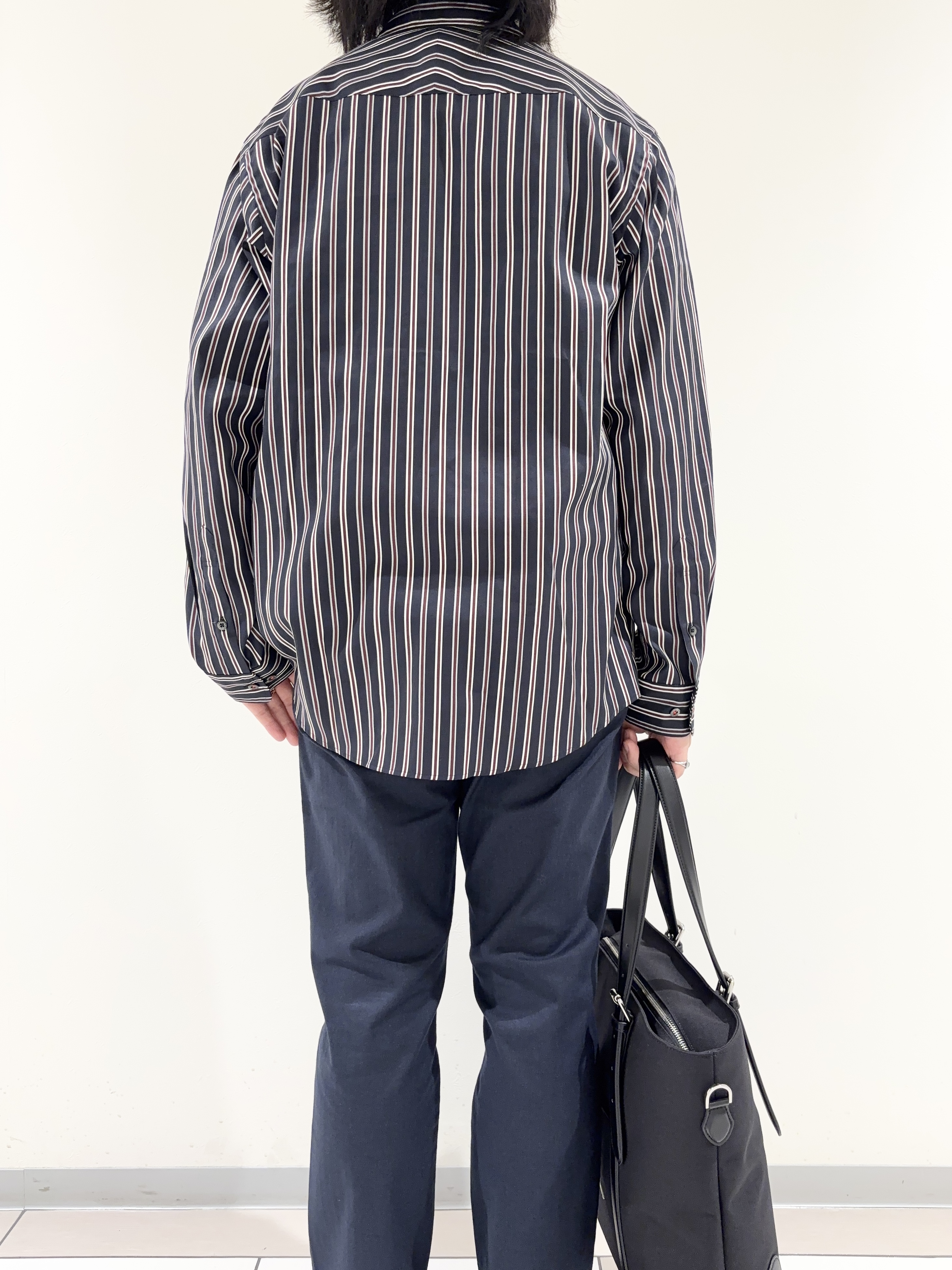 及川さんの「TAKEO KIKUCHI｜【BOWLER HAT LABEL】日本製オルタネートストライプシャツ」を使ったコーディネート