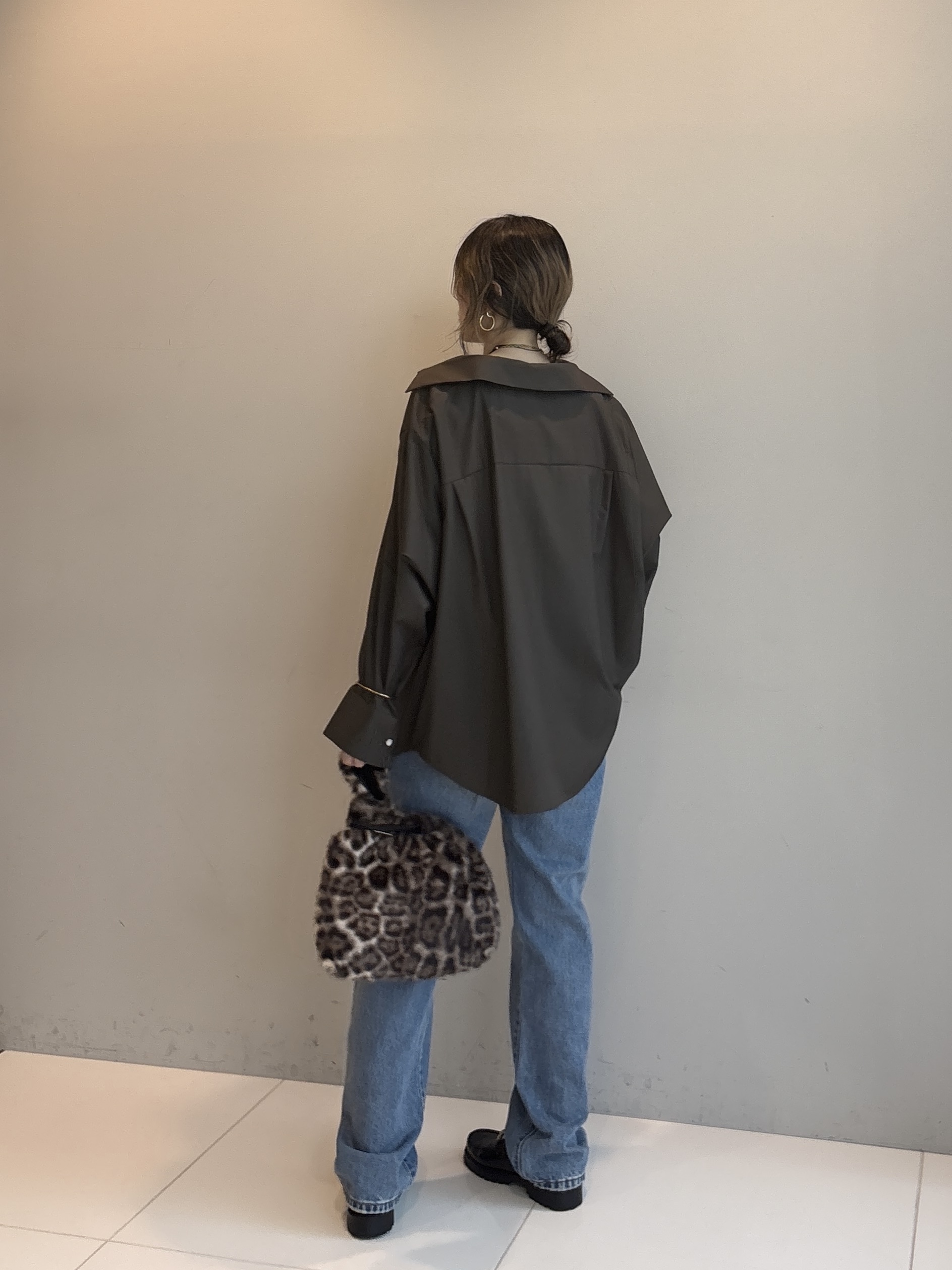 kotakiさんの「INDIVI｜タイムレスフォルムシャツ【LIVE紹介／上枝みどりさん着用】」を使ったコーディネート