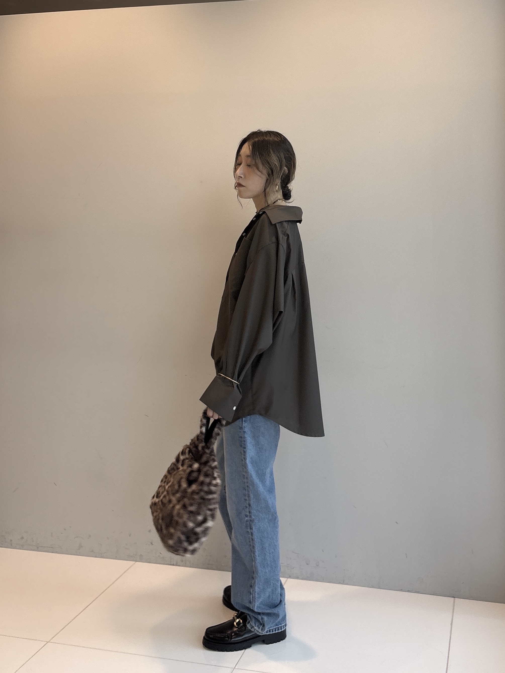 kotakiさんの「INDIVI｜タイムレスフォルムシャツ【LIVE紹介／上枝みどりさん着用】」を使ったコーディネート