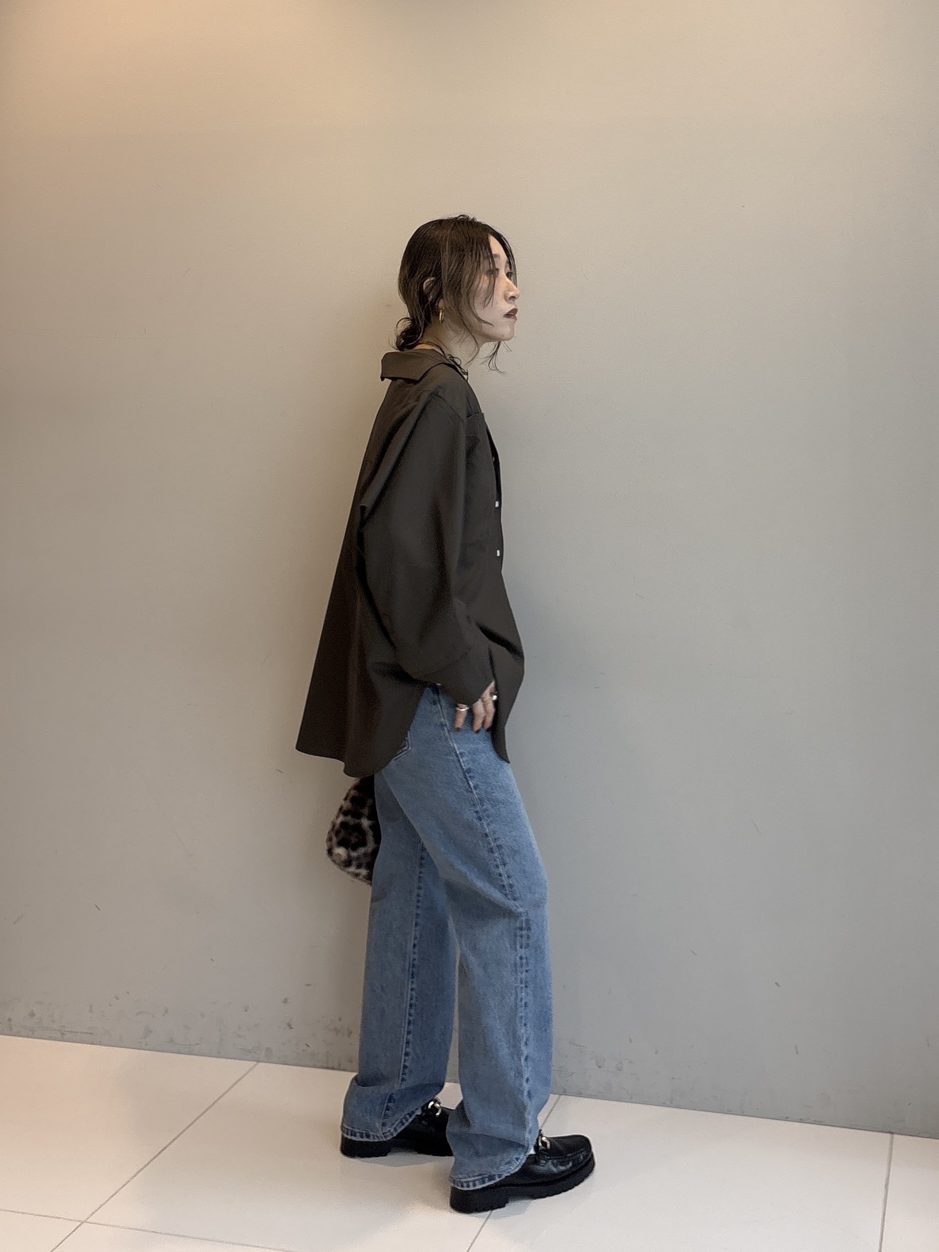 kotakiさんの「INDIVI｜タイムレスフォルムシャツ【LIVE紹介／上枝みどりさん着用】」を使ったコーディネート