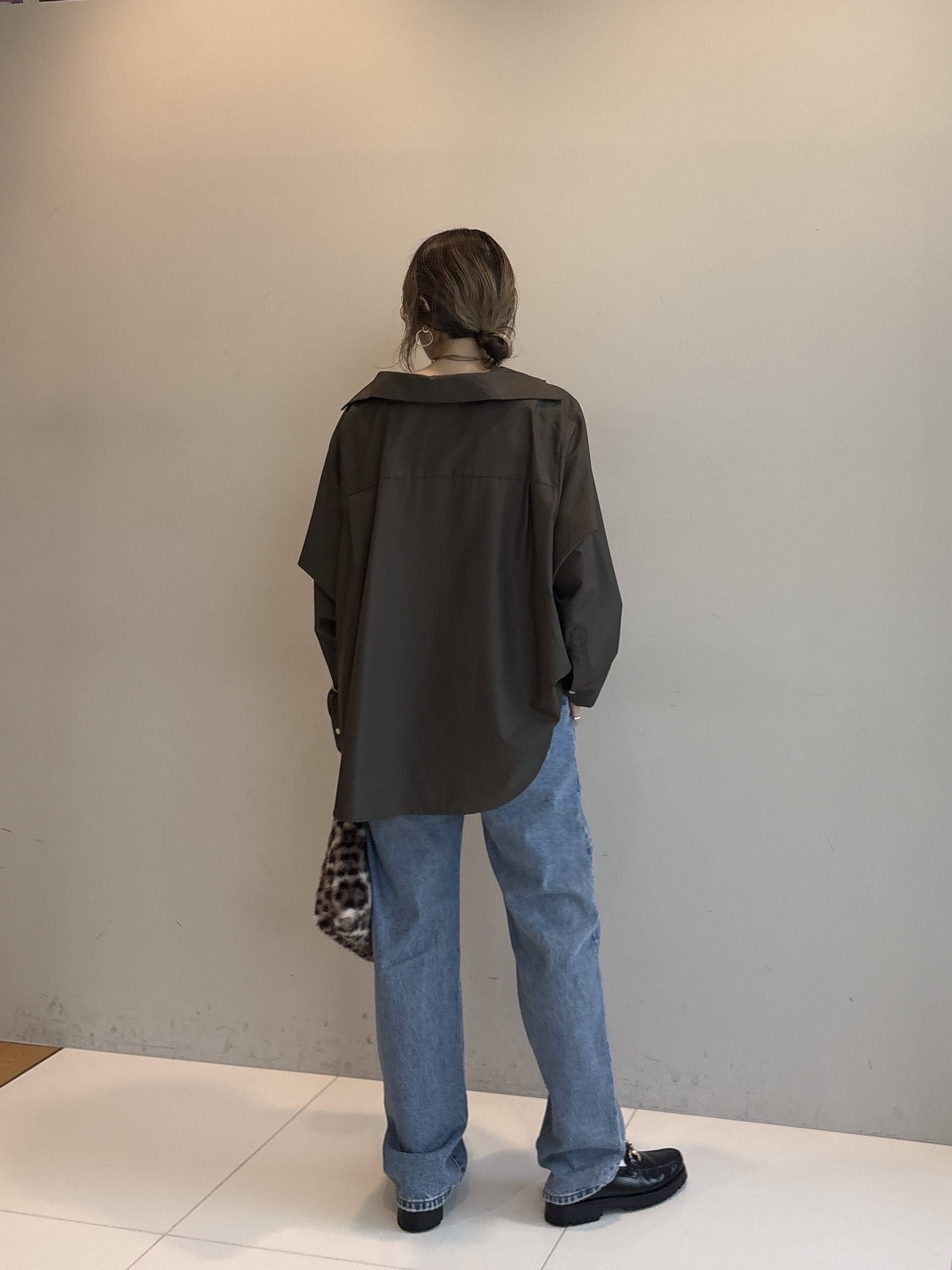 kotakiさんの「INDIVI｜タイムレスフォルムシャツ【LIVE紹介／上枝みどりさん着用】」を使ったコーディネート