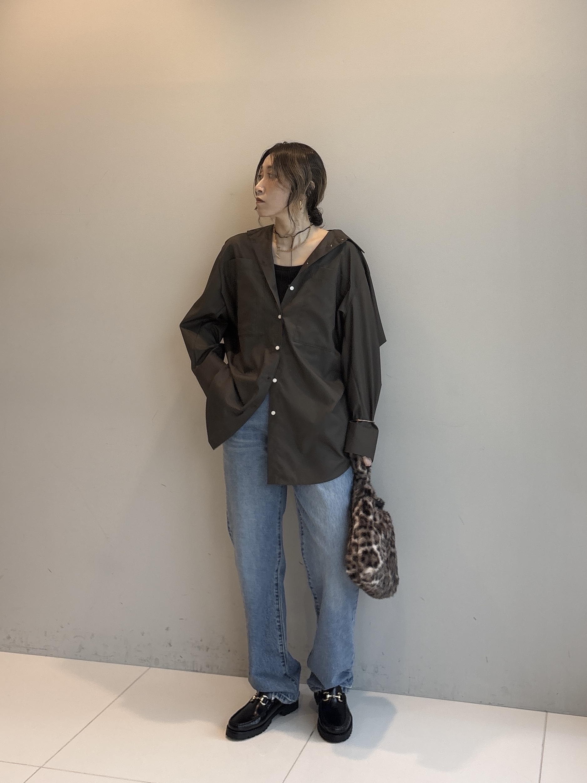 kotakiさんの「INDIVI｜タイムレスフォルムシャツ【LIVE紹介／上枝みどりさん着用】」を使ったコーディネート