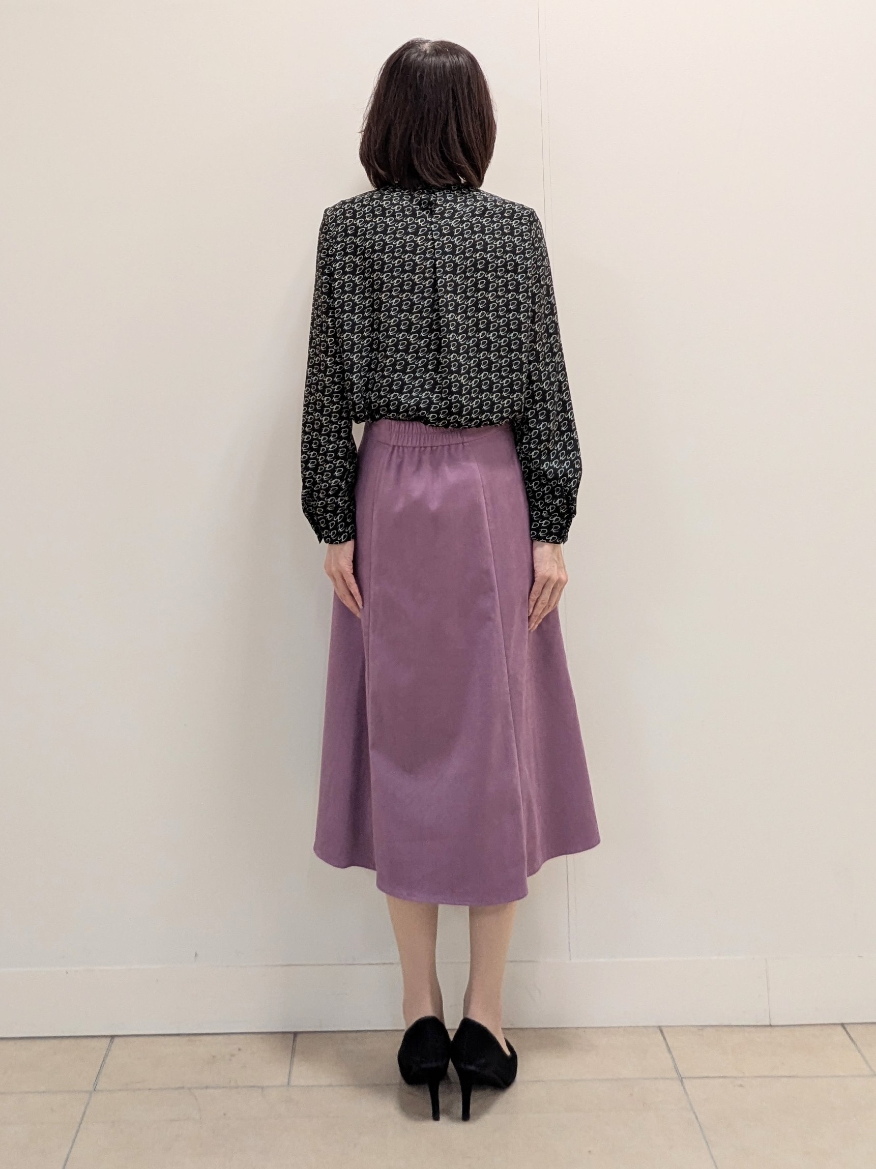 tocoさんの「COUP DE CHANCE｜【手洗い可／日本製】プリントボウタイ ブラウス」を使ったコーディネート