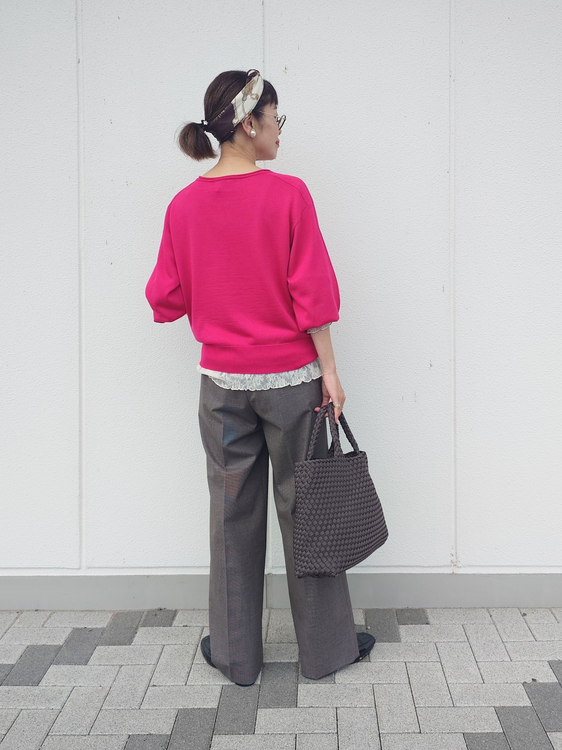 MUTSUKOさんの「UNTITLED｜【大人の抜け感/8色展開】ボリュームスリーブニットプルオーバー」を使ったコーディネート